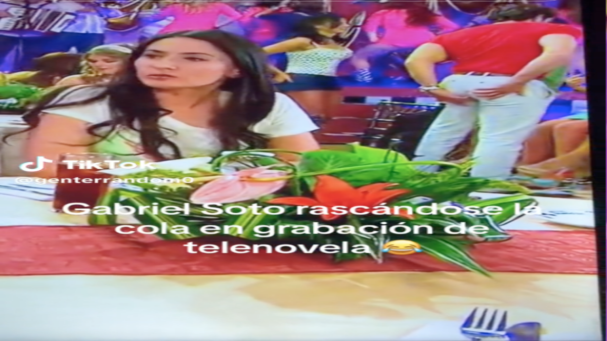 Gabriel Soto es captado ‘rascándose’ zona íntima en telenovela post thumbnail image