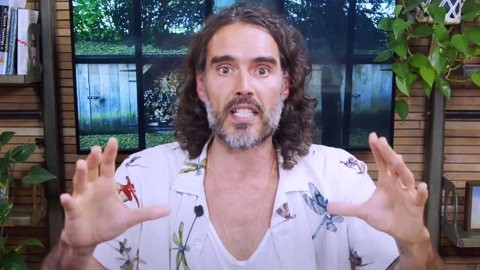 Russell Brand Suspendido por YouTube y BBC Tras Acusaciones de Abuso Sexual: Impacto en su Carrera y su Futuro en los Medios. post thumbnail image