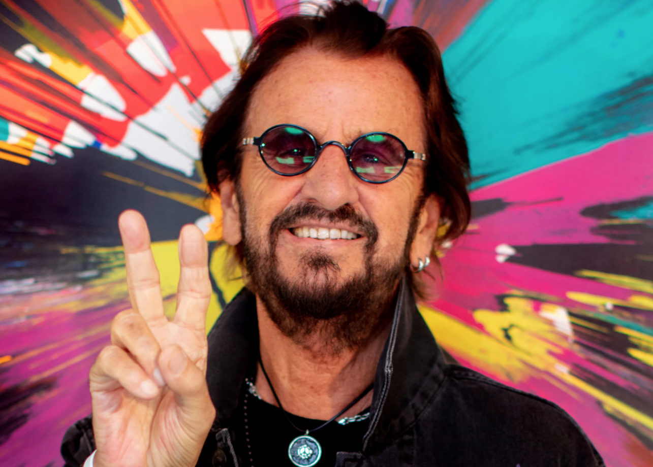 Ringo Starr, Exbaterista de The Beatles, Sufre Caída en el Escenario Durante Concierto en Nuevo México. post thumbnail image