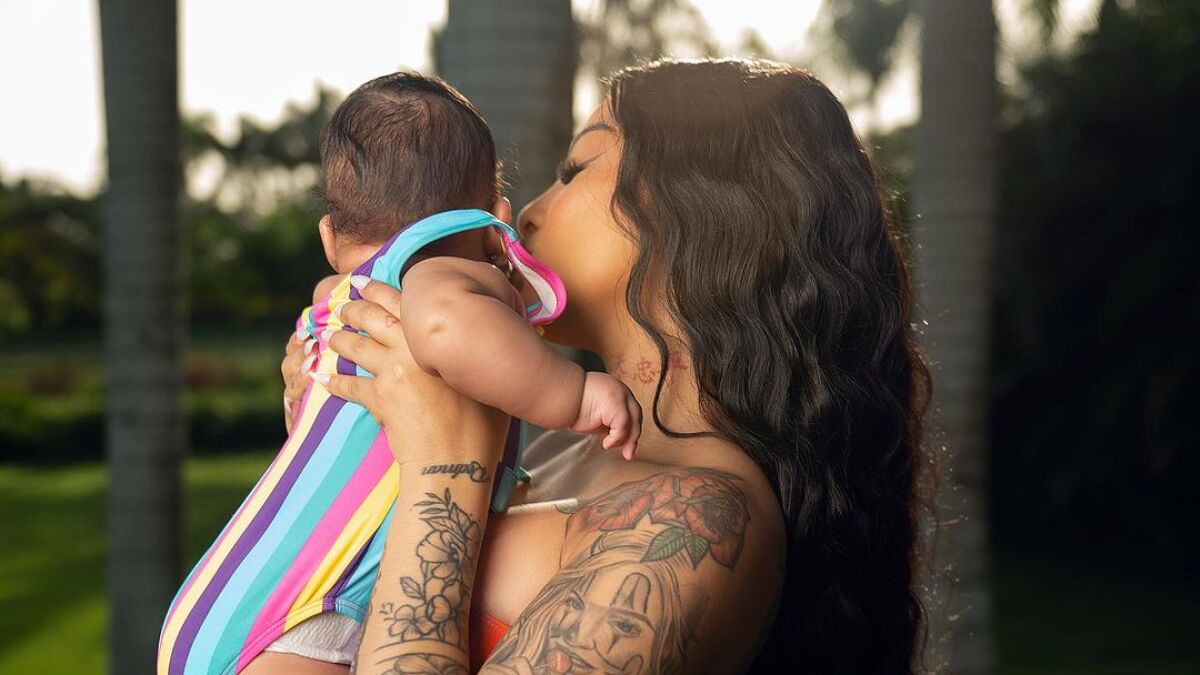 La presunta relación entre Yailin La Más Viral y Tekashi sigue avanzando, esta vez involucrando a la hija de la puertorriqueña y Anuel AA post thumbnail image