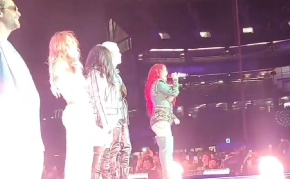 Anahí sufre impacto en pleno escenario durante concierto de RBD, fans piden precaución post thumbnail image