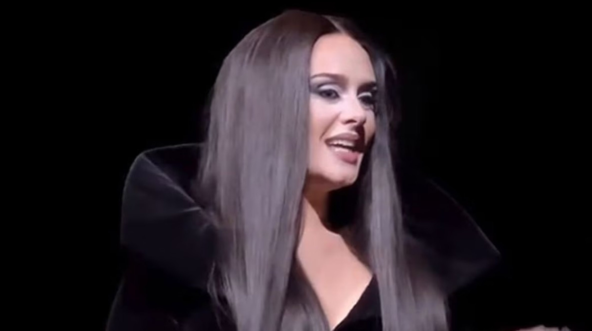 Adele revela su deseo de ser madre nuevamente tras emotivo encuentro en concierto de Las Vegas post thumbnail image