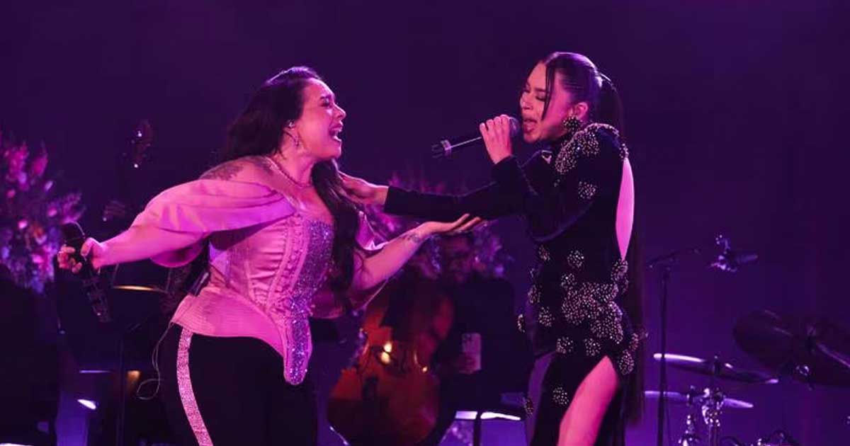 Denisse Guerrero de Belanova sorprendió a todos al aparecer en el concierto de Carla Morrison post thumbnail image
