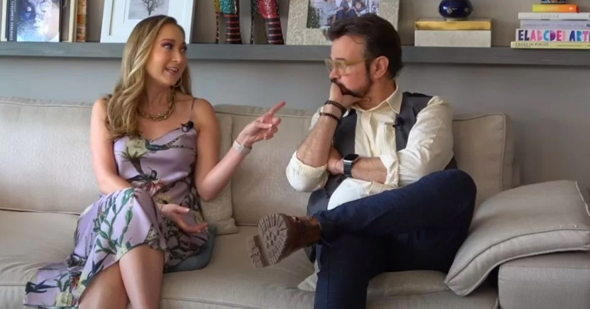 (Video) Aleks Syntek es criticado por cometer “Grooming” a su esposa Karen Coronado post thumbnail image