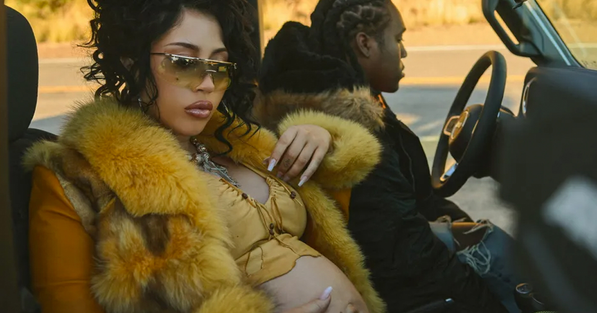 ¡Kali Uchis anuncia embarazo! post thumbnail image