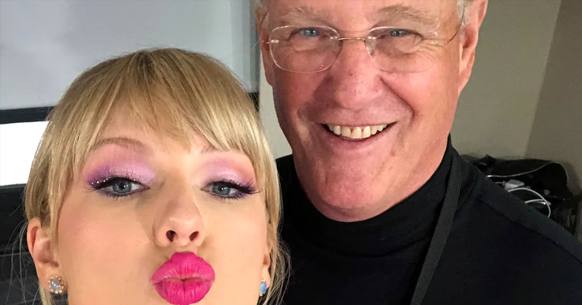 Representante de Taylor Swift aclara incidente entre el padre de la cantante y un paparazzi post thumbnail image