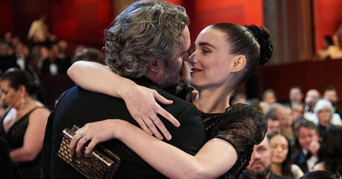 Joaquin Phoenix y Rooney Mara anuncian llegada de su segundo hijo post thumbnail image