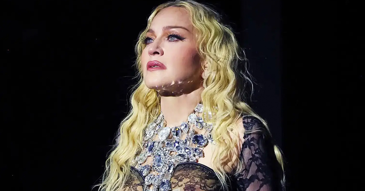 Madonna desata controversia al escupir a fans durante concierto de su gira (Video) post thumbnail image