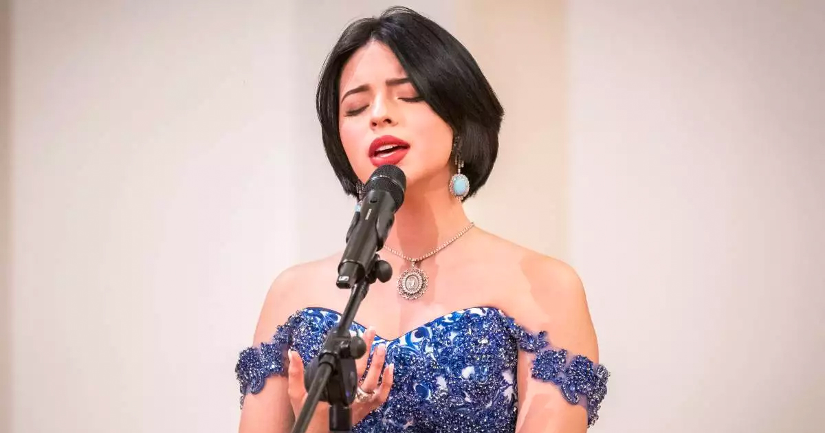 Ángela Aguilar Desata Controversia con su Nuevo Look en los Premios Lo Nuestro 2024 post thumbnail image
