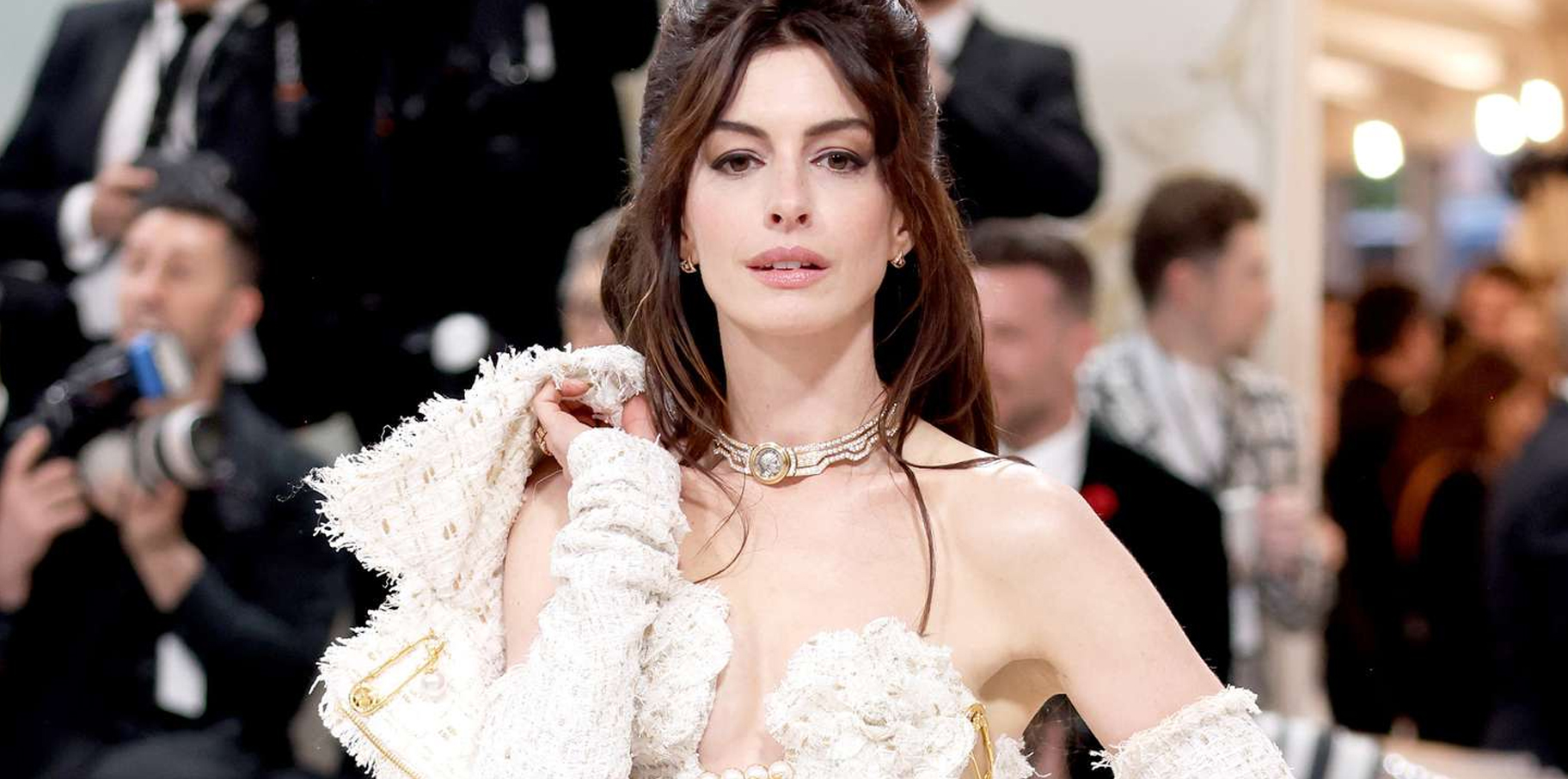 Anne Hathaway revela haberse besado con más de 10 hombres para elegir a su coprotagonista post thumbnail image