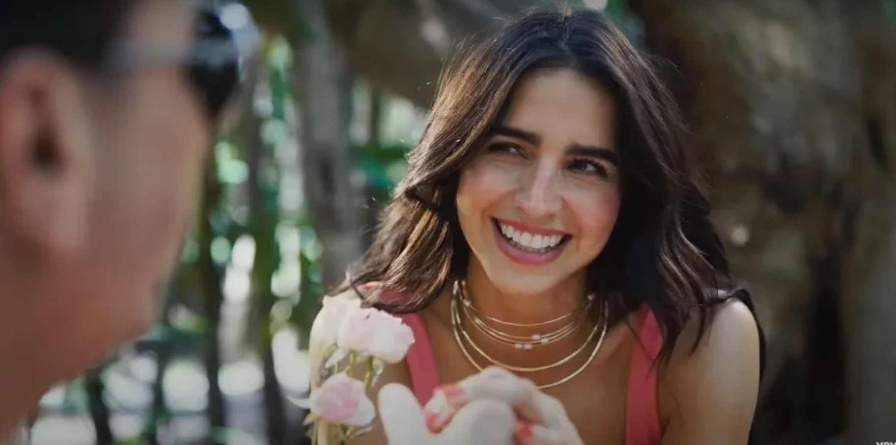 Bárbara de Regil protagoniza video musical de Carlos Vives y es criticada en redes sociales (Video) post thumbnail image