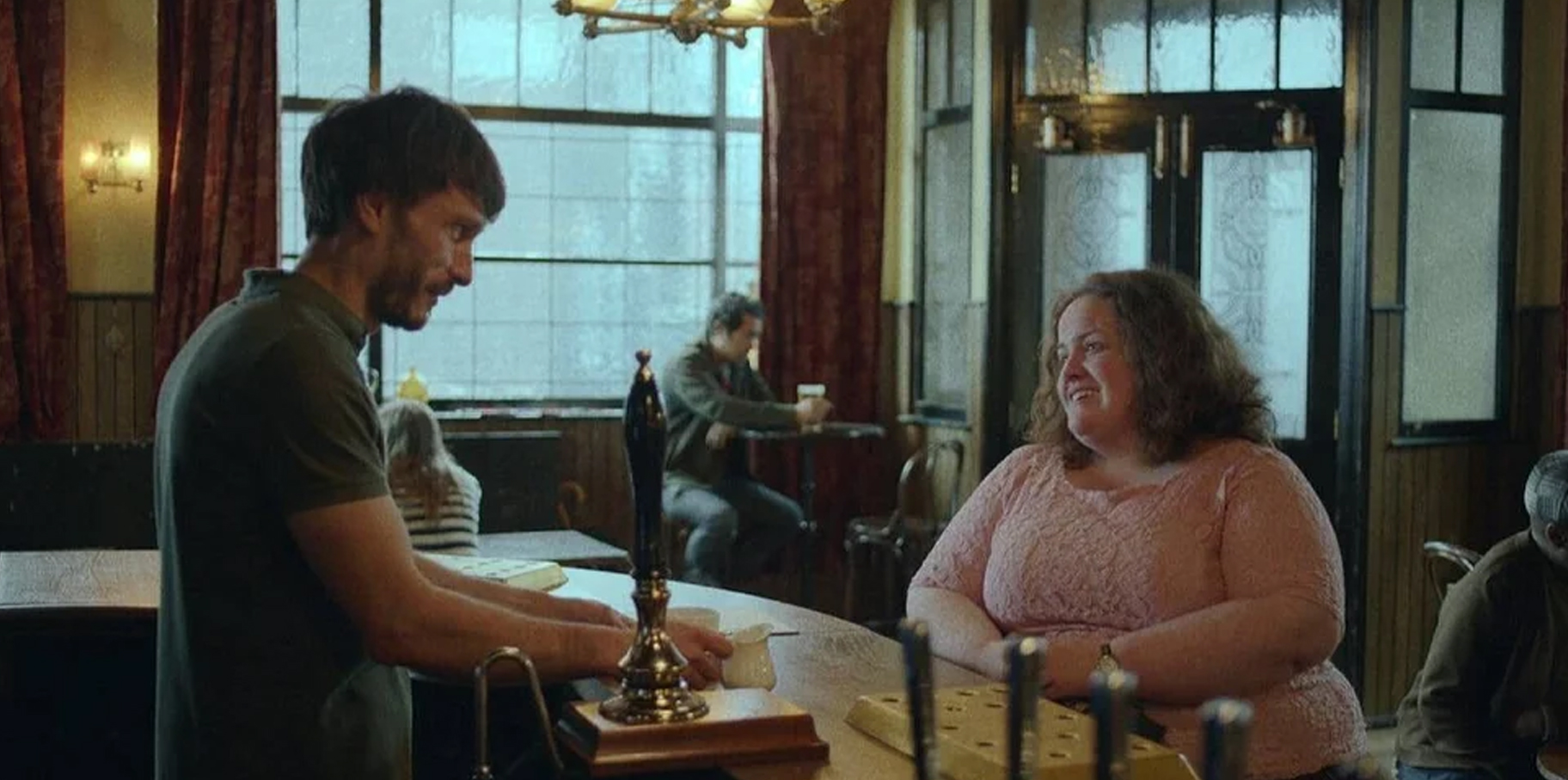 Así es como lucen los personajes de la miniserie “Bebé Reno” en la vida real post thumbnail image