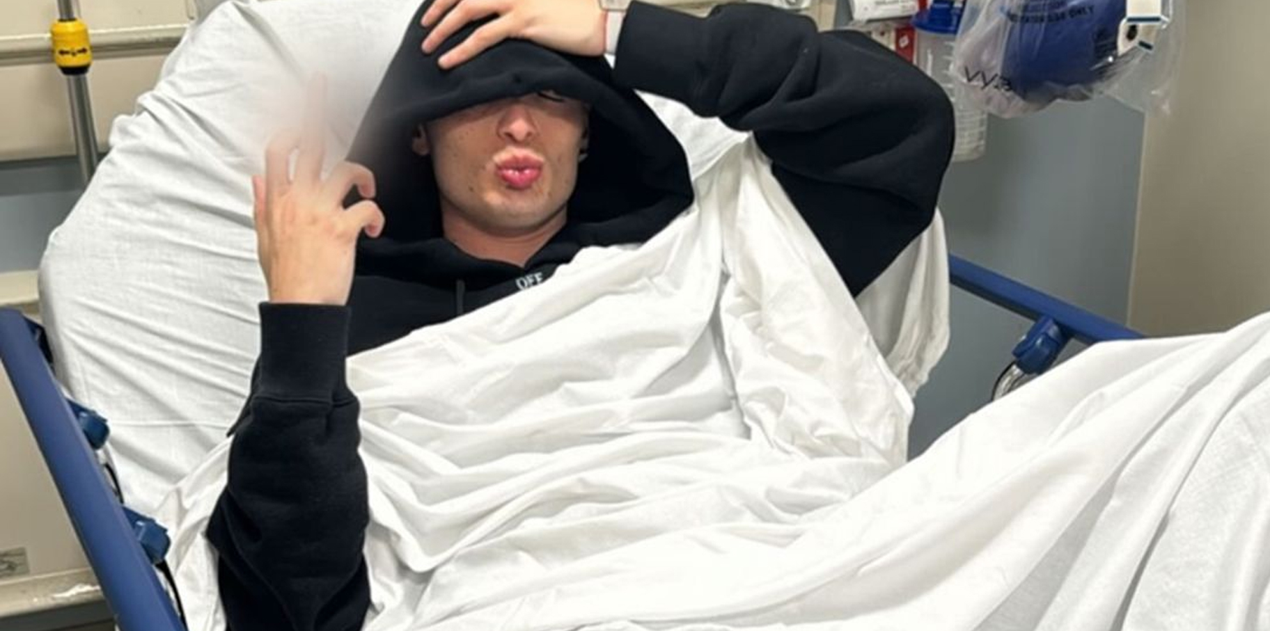 Peso Pluma es hospitalizado y preocupa a seguidores, esto es lo que sabemos post thumbnail image