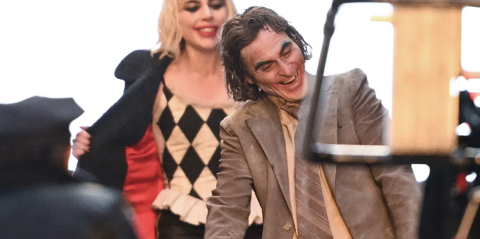 Joaquín Phoenix comparte la reacción de Lady Gaga al escucharlo cantar post thumbnail image