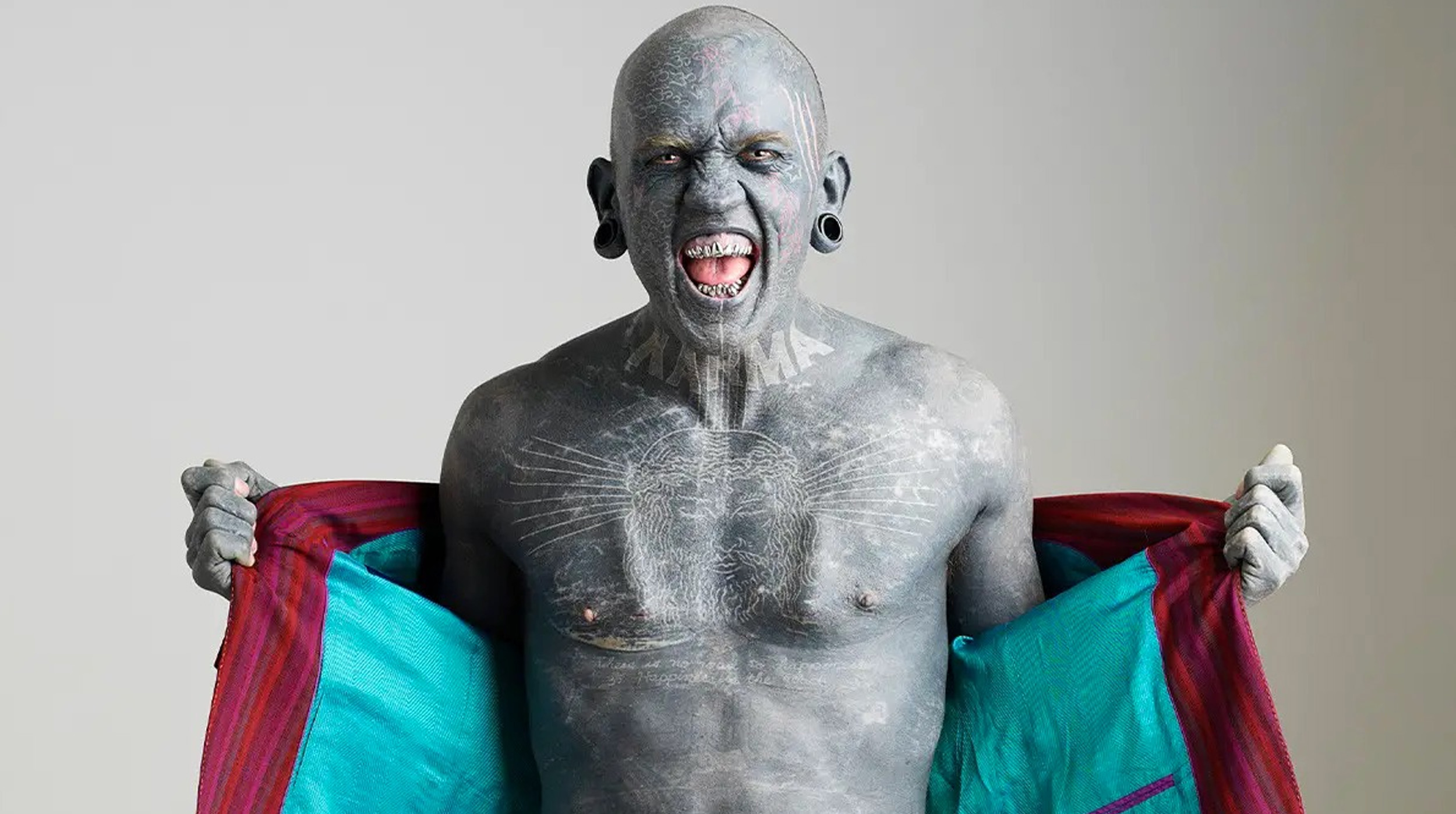 Lucky Diamond Rich: el hombre más tatuado del planeta post thumbnail image