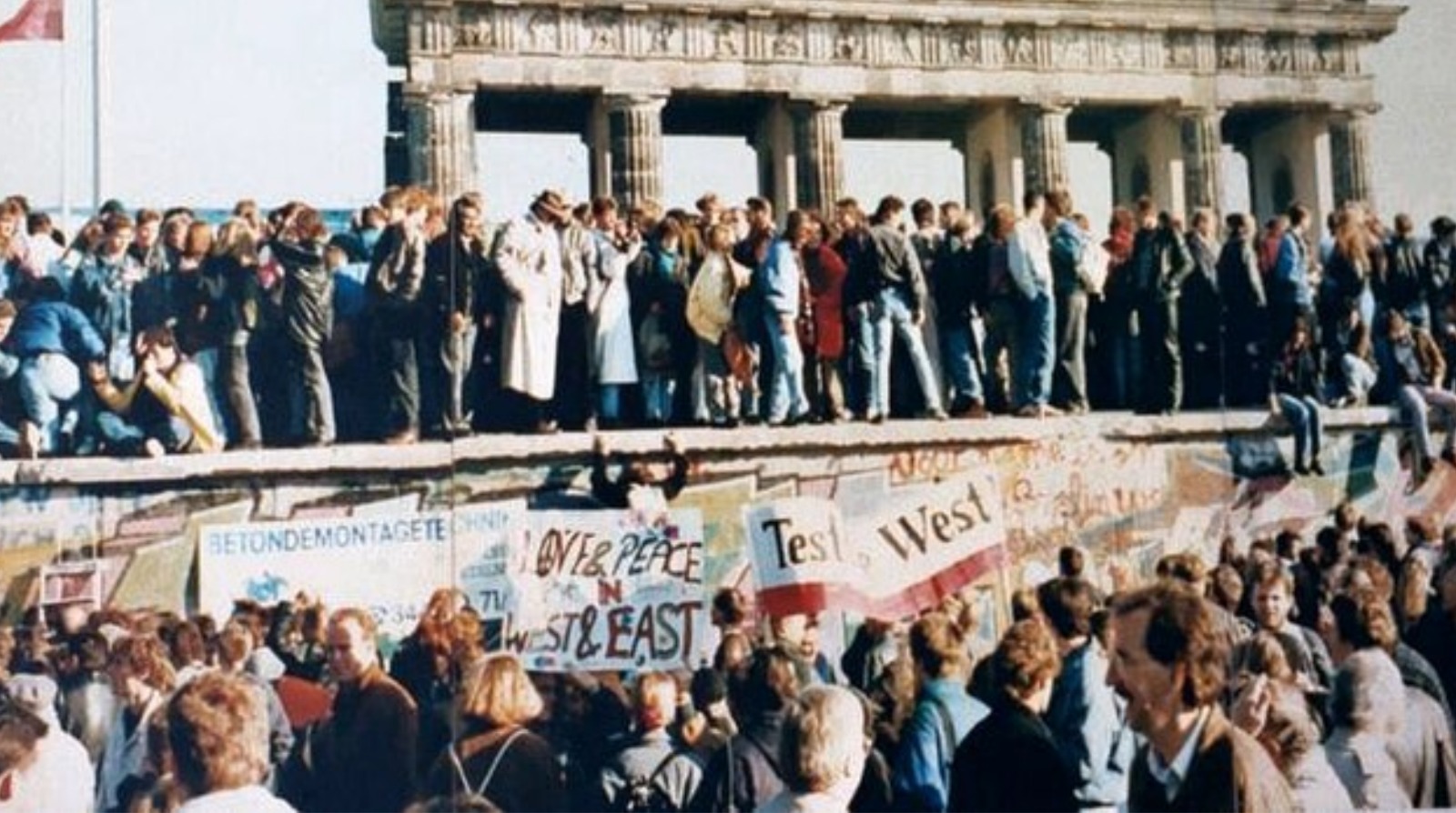 La Frontera de Concreto: El Inicio de la Construcción del Muro de Berlín y la División de Alemania post thumbnail image