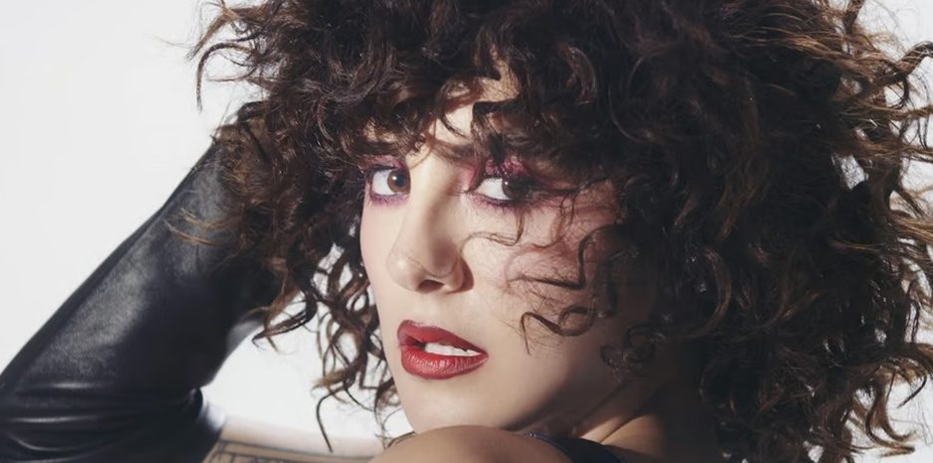 RENEE; La Cantautora Mexicana emergente que Invita a Conmover desde el arte post thumbnail image