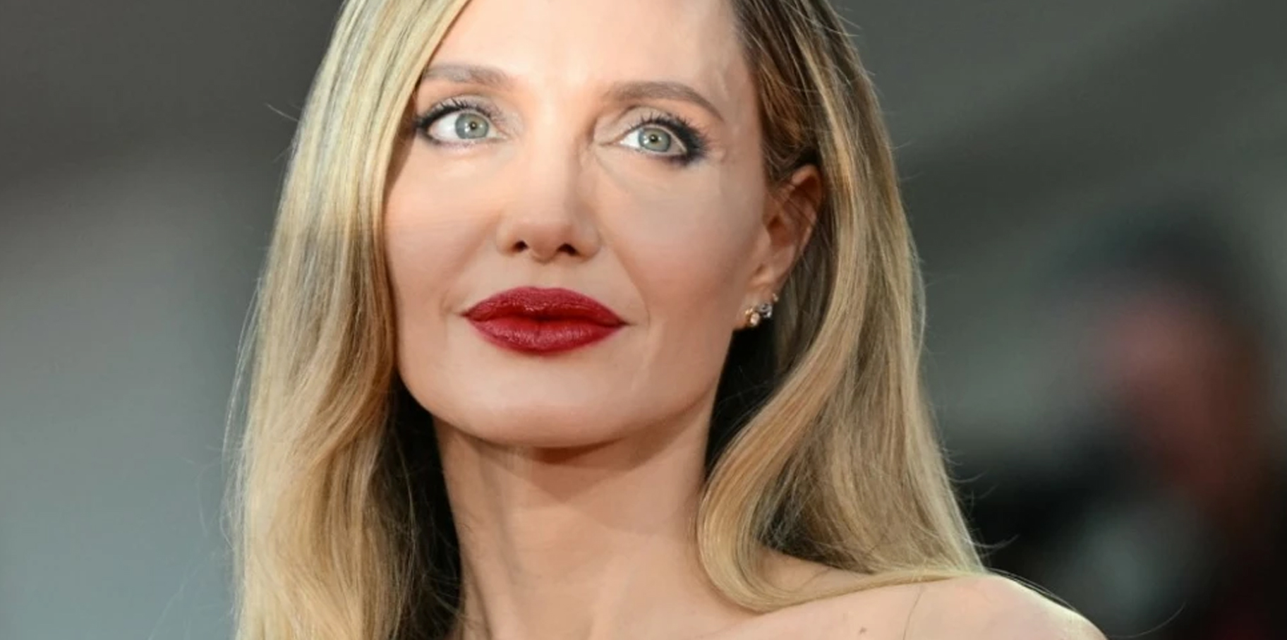 Preocupación entre los fans de Angelina Jolie por el aspecto de sus manos y brazos post thumbnail image