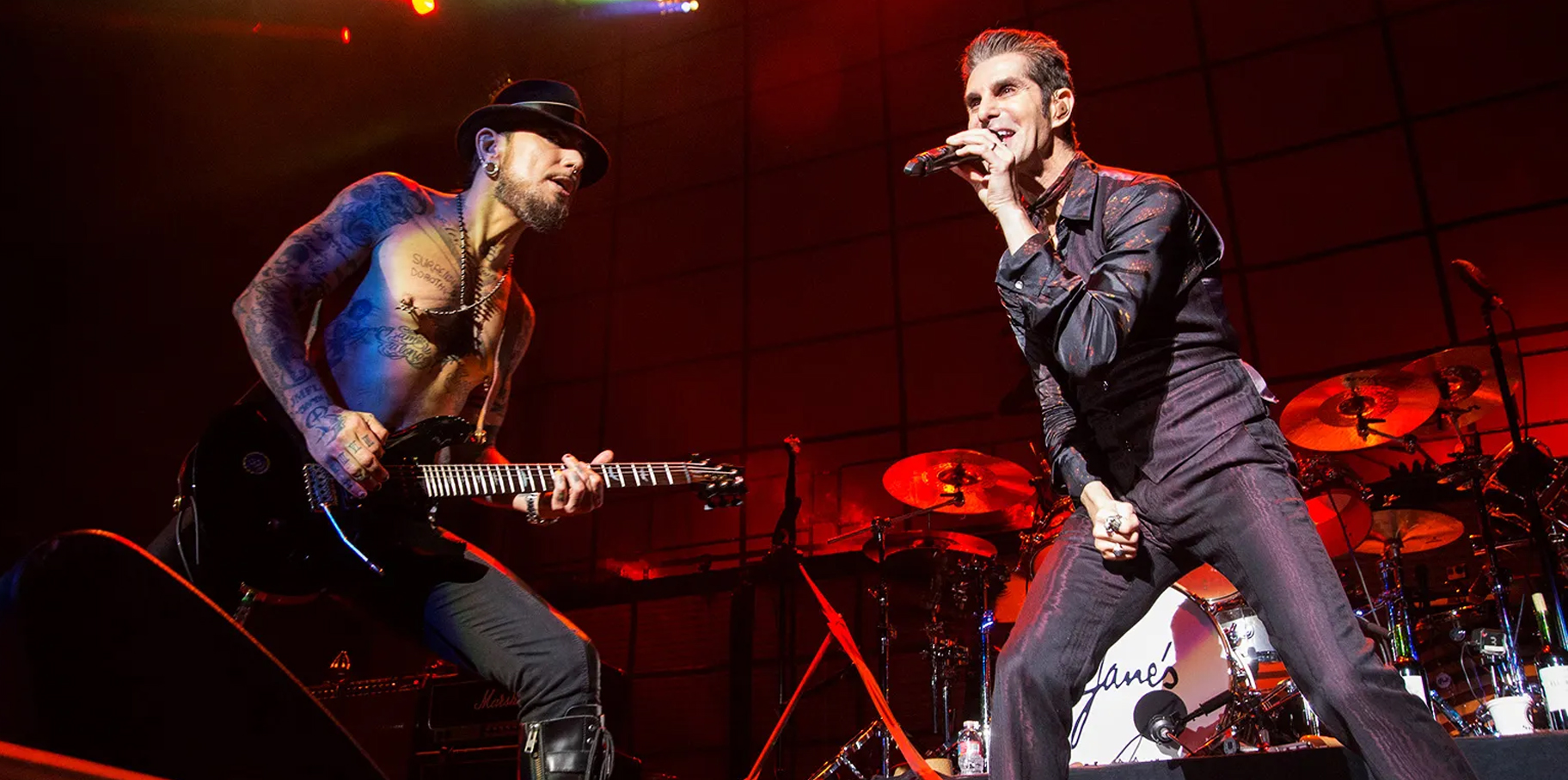Jane’s Addiction cancela su gira tras una pelea a golpes en el escenario y rumores de nuevo disco post thumbnail image