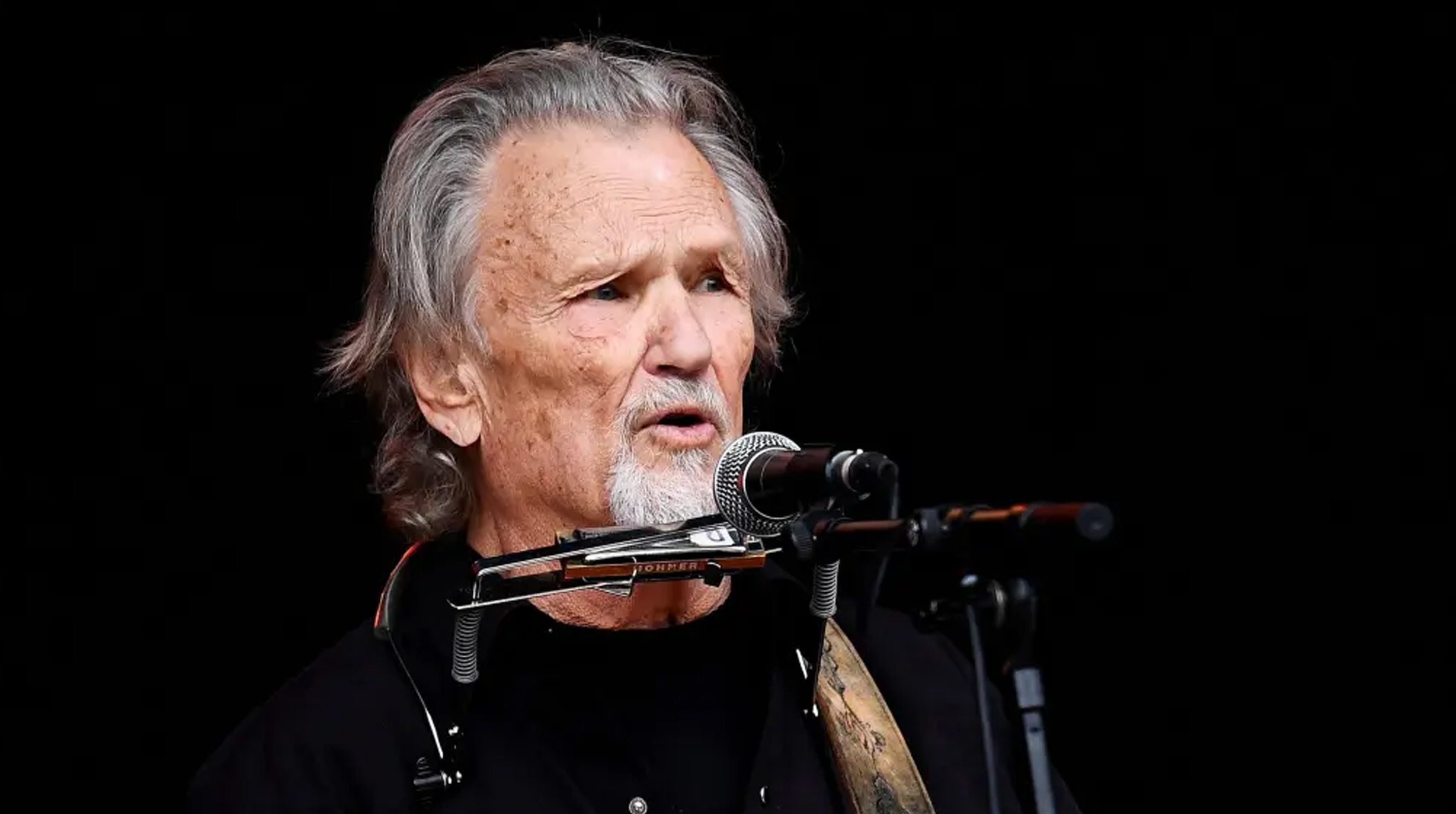 Muere Kris Kristofferson a los 88 Años: Leyenda Country y Cazavampiros de ‘Blade’ post thumbnail image