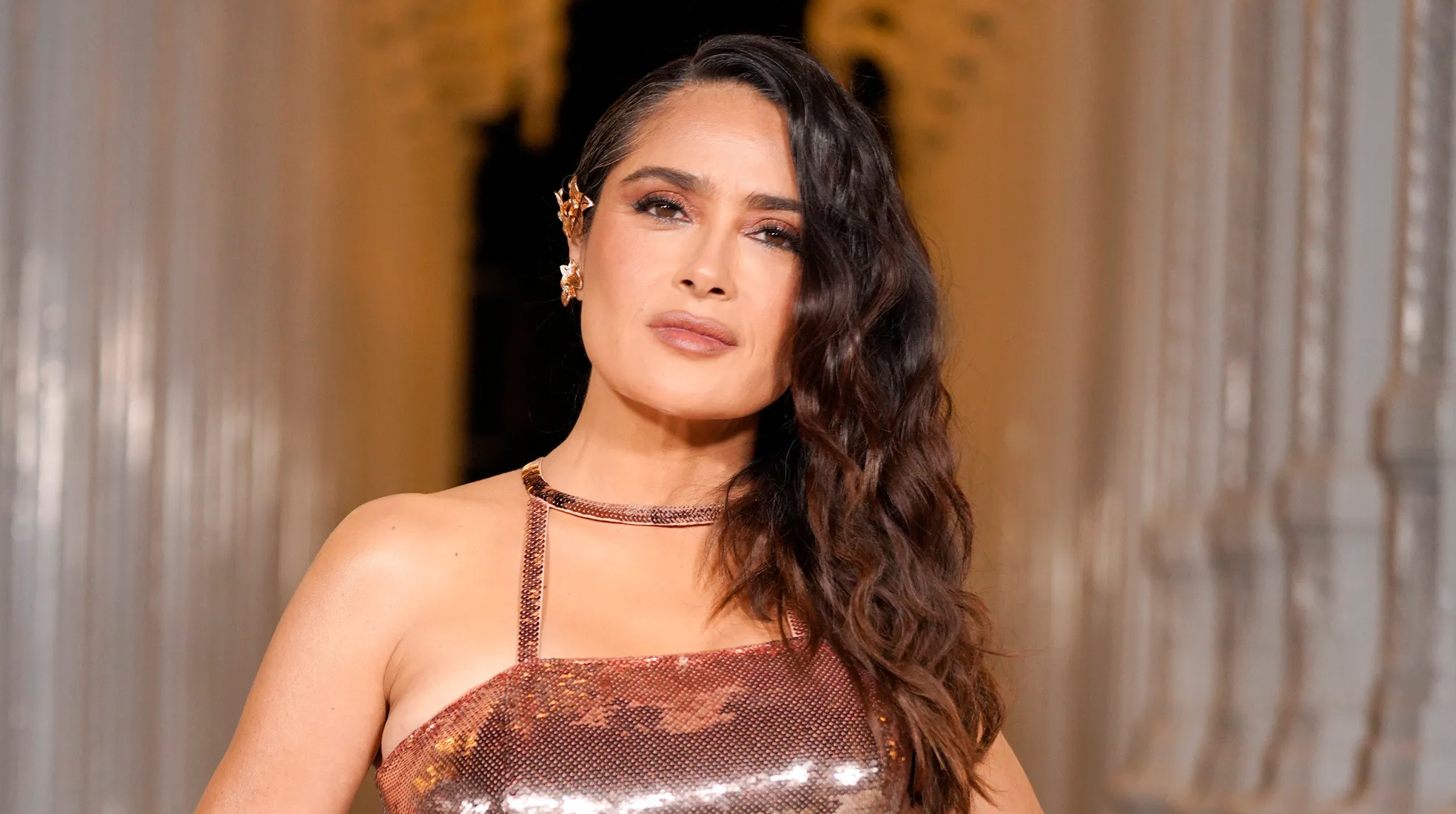 Salma Hayek destaca su autonomía financiera a pesar de su matrimonio millonario post thumbnail image