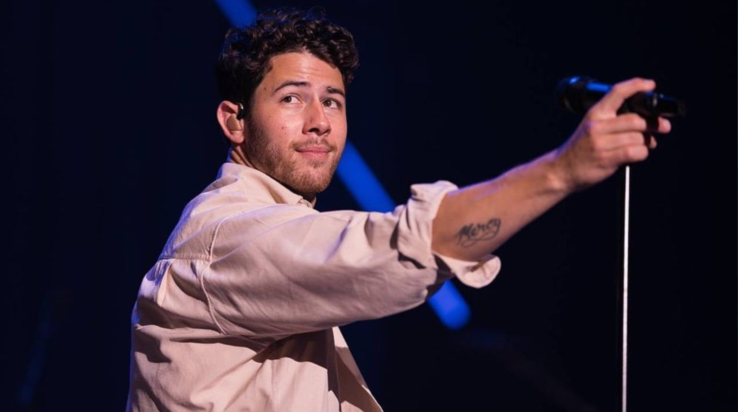 Nick Jonas abandona el escenario en Praga tras incidente con láser durante concierto: VIDEO post thumbnail image