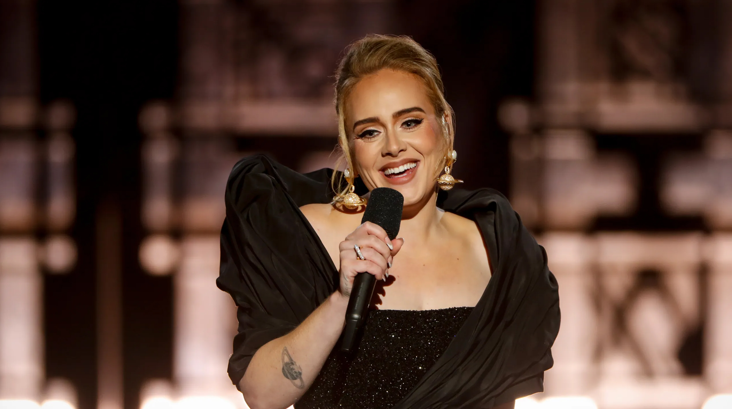 Adele enfrenta acusación de plagio y se prohíbe la reproducción mundial de “Million Years Ago” post thumbnail image