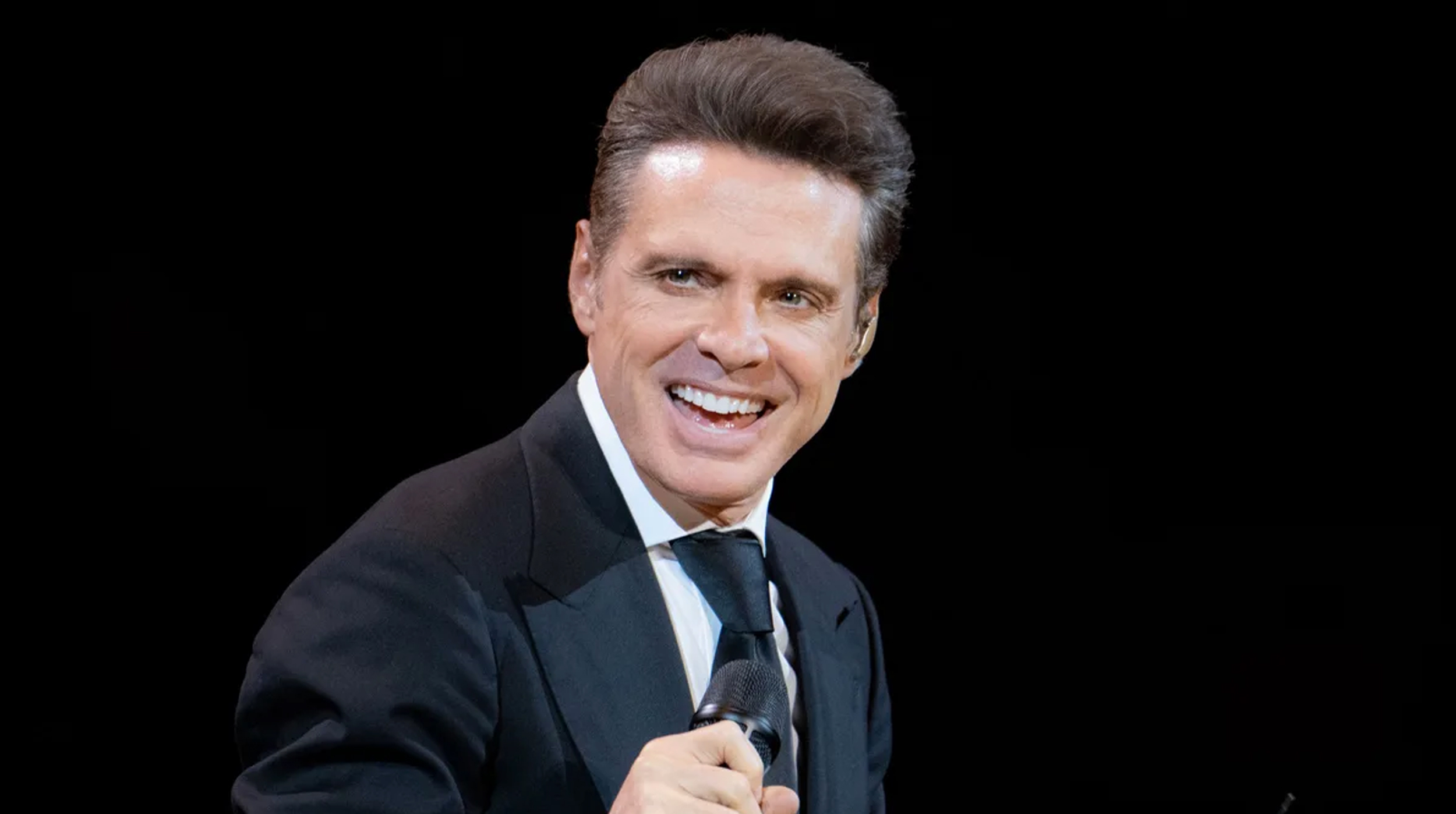 Luis Miguel vive noche de copas con sus amigos sin Paloma Cuevas post thumbnail image