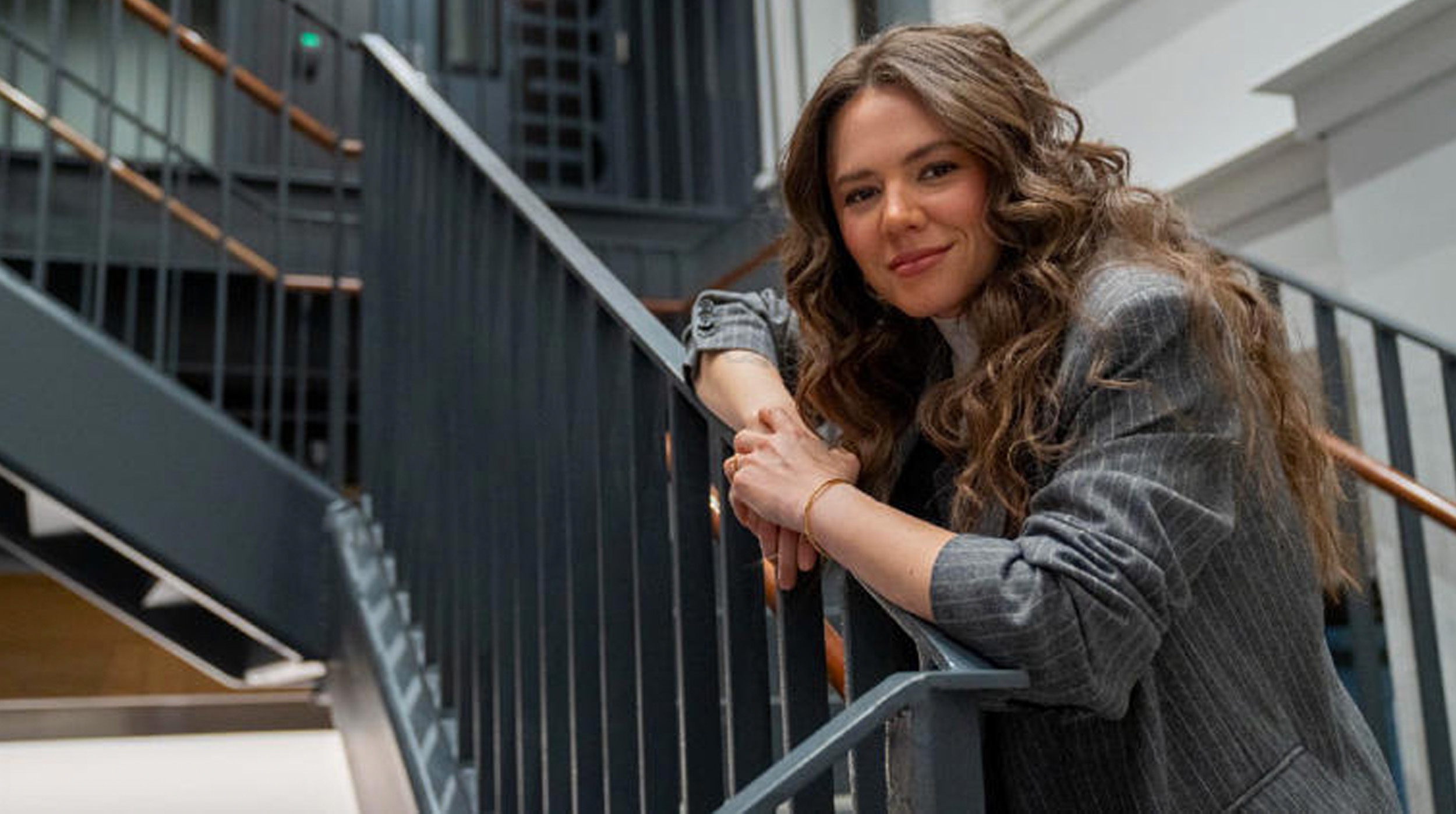 ¡Orgullo mexicano! Joy Huerta lleva su talento a Broadway post thumbnail image