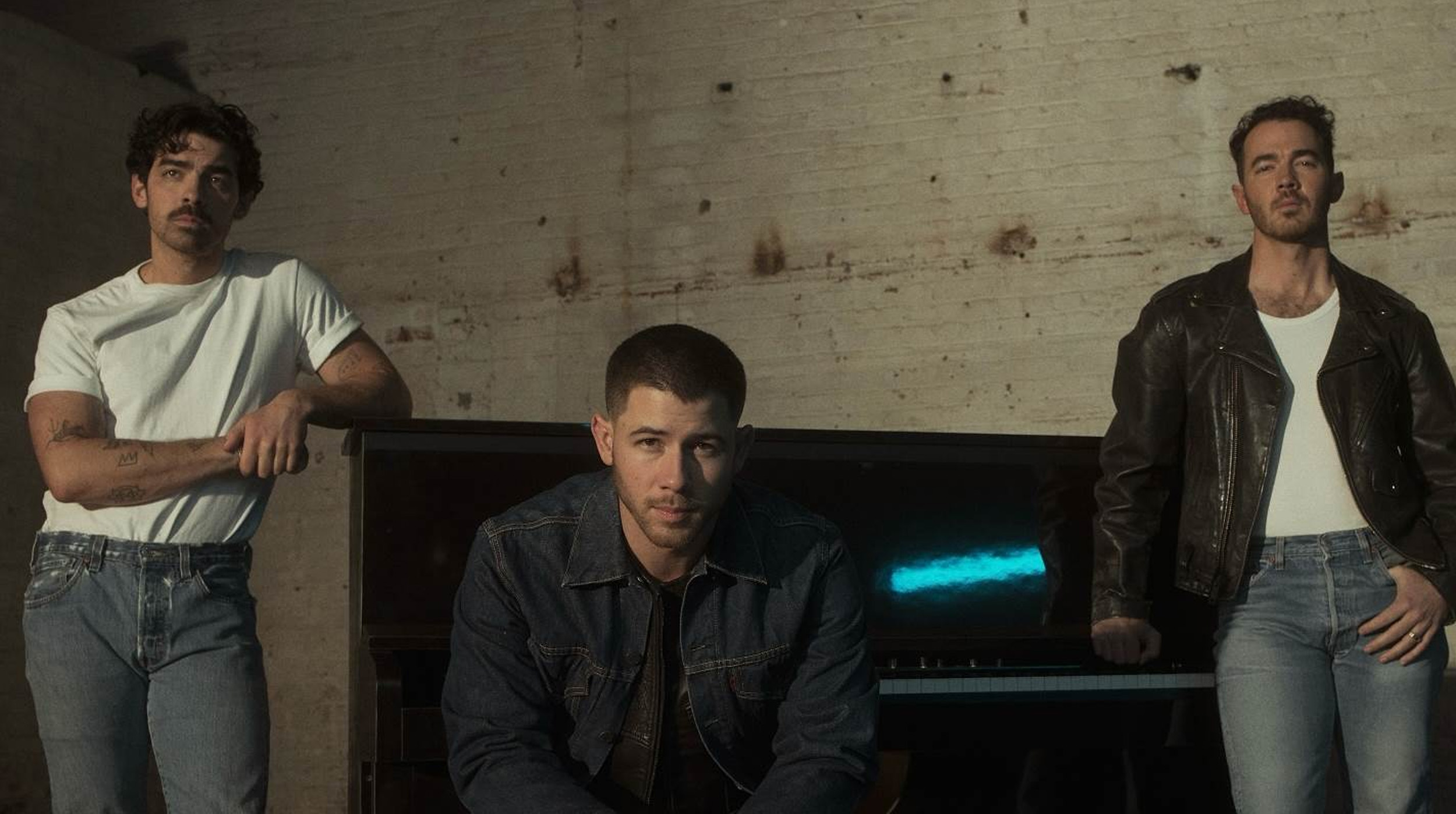 Jonas Brothers regresan al estudio en modo retro con ‘Love Me To Heaven’ post thumbnail image