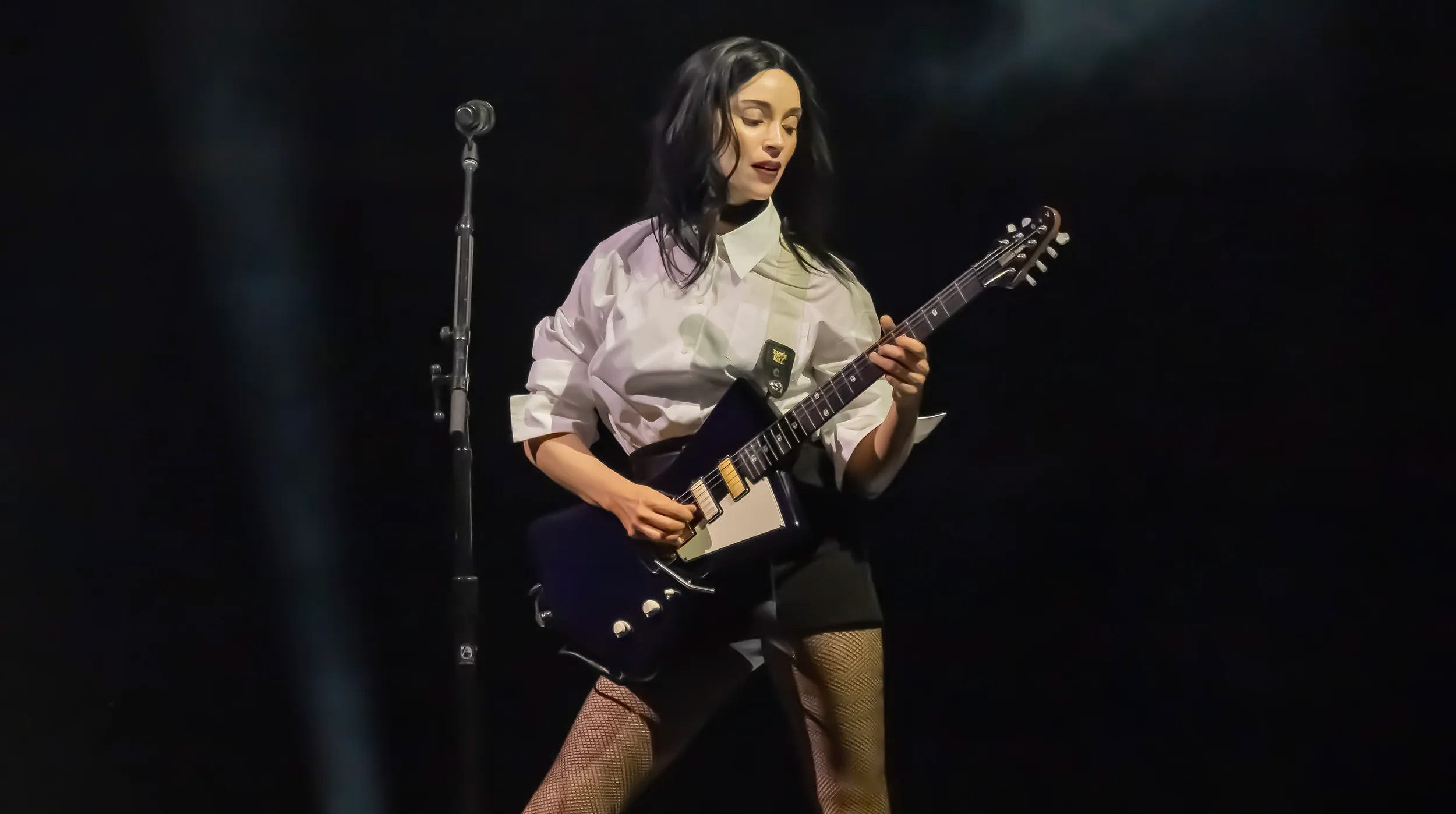 El hechizo de St. Vincent: ¿Concierto o ritual bajo la luna de CDMX? post thumbnail image