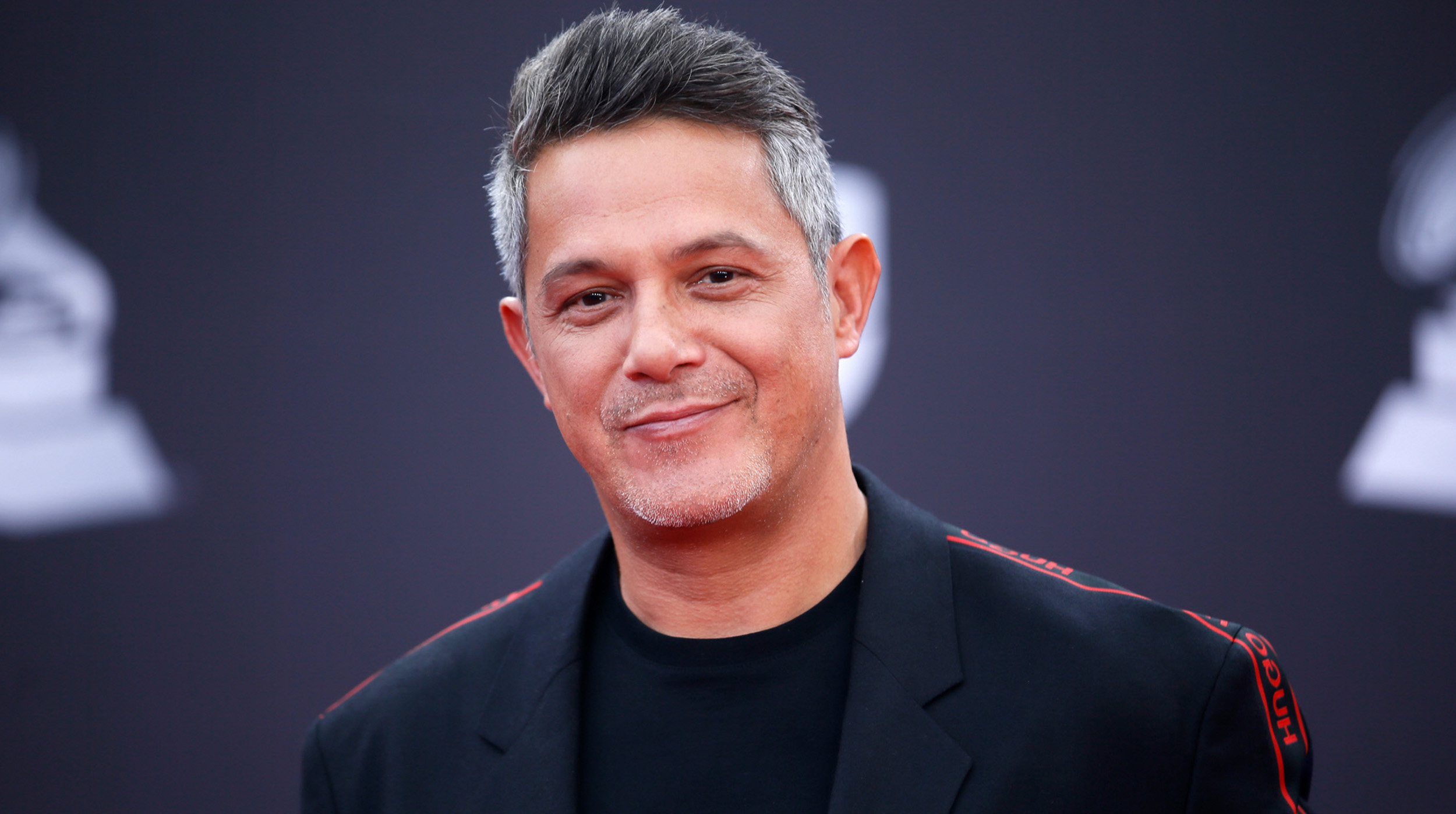 Alejandro Sanz regresa renovado y con más fuego que nunca: ¿Y ahora qué? 💔🔥 post thumbnail image