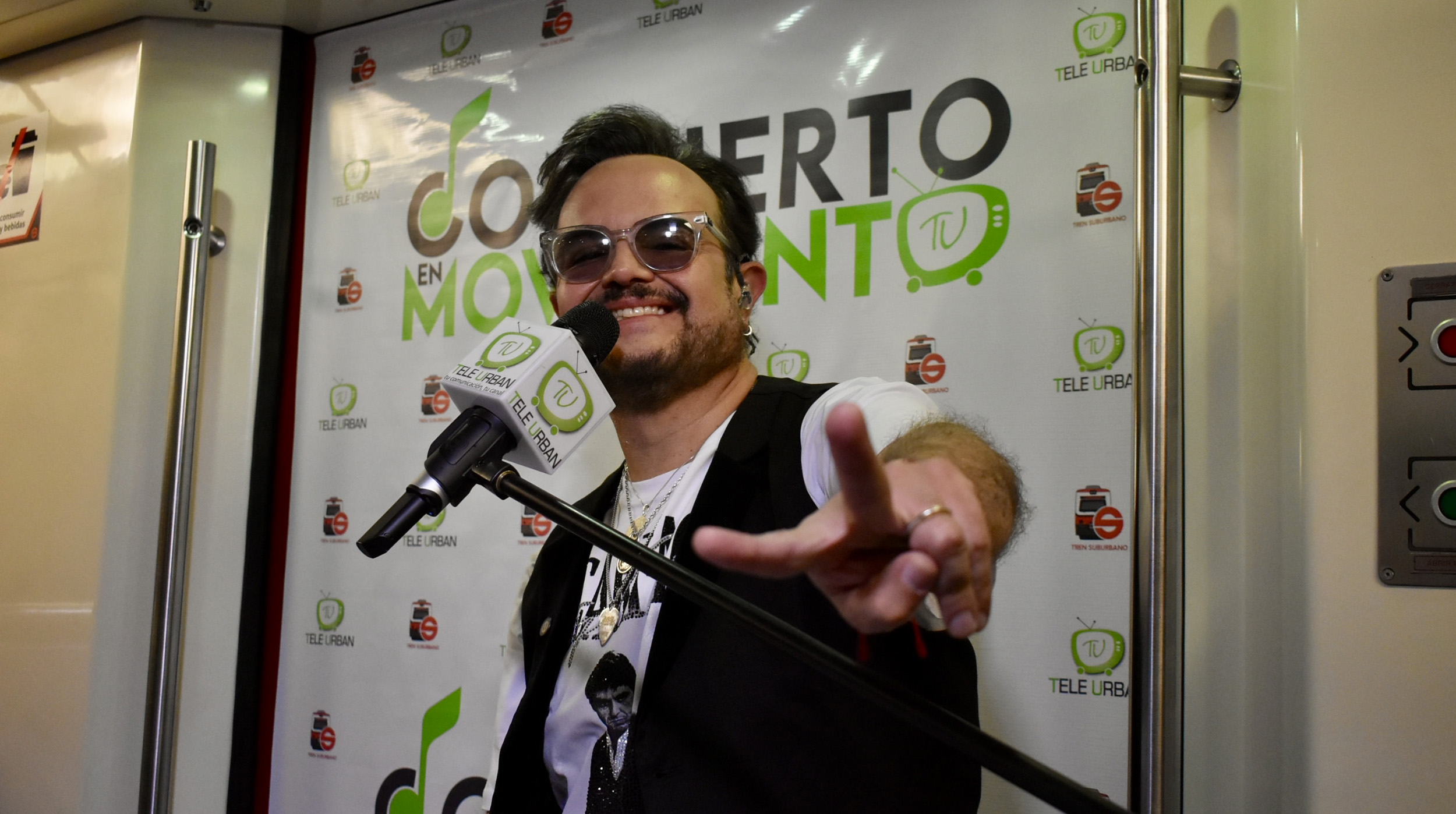 Aleks Syntek se sube al tren… literal: da concierto sorpresa en transporte público de CDMX post thumbnail image