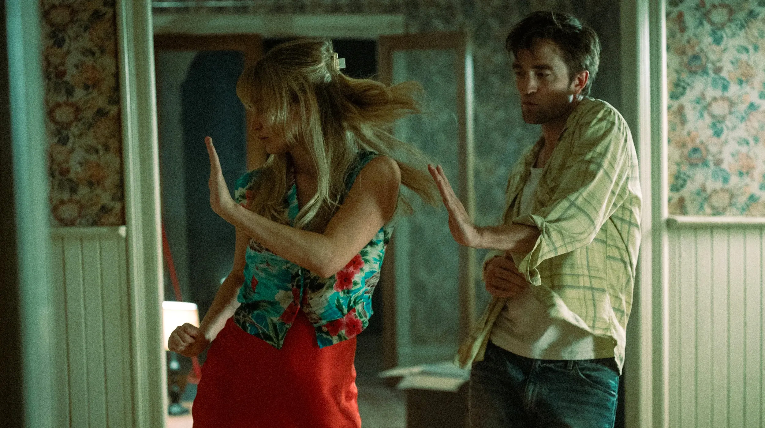 🎥 ¡Jennifer Lawrence y Robert Pattinson juntos en una cinta oscura y brutal: esto es Die, My Love! post thumbnail image