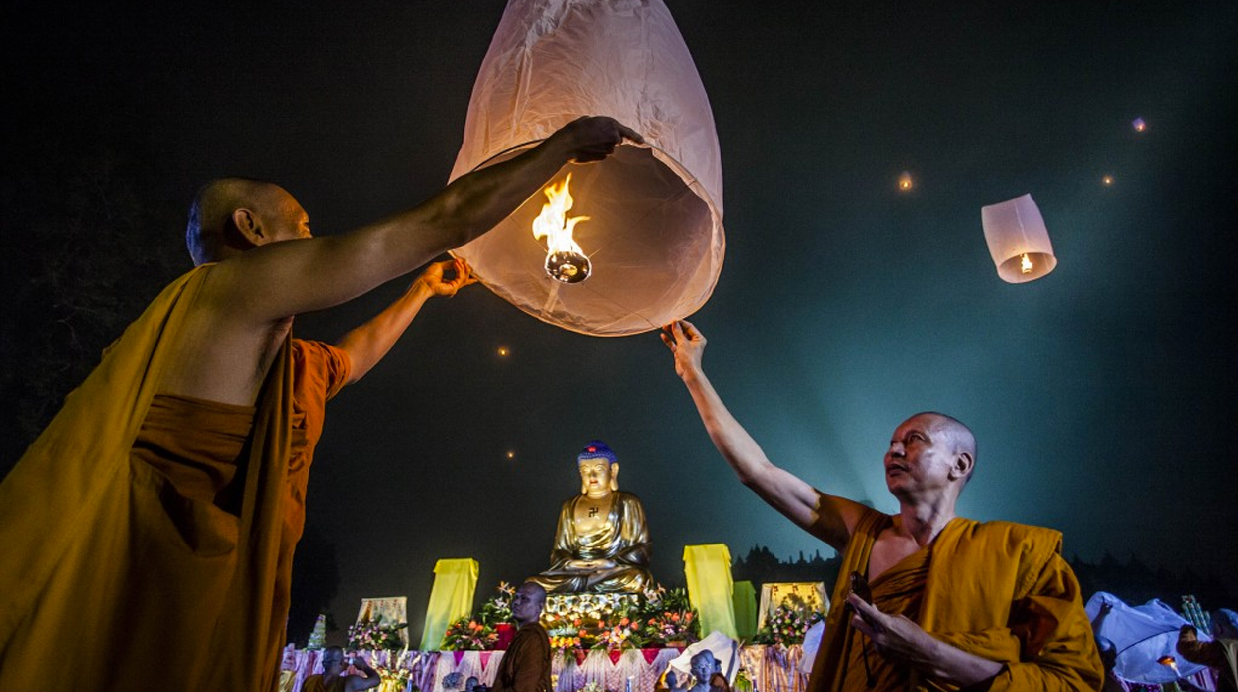 ¿Una sola luna para tres milagros? El misterio del Vesak, la fiesta más sagrada del budismo post thumbnail image