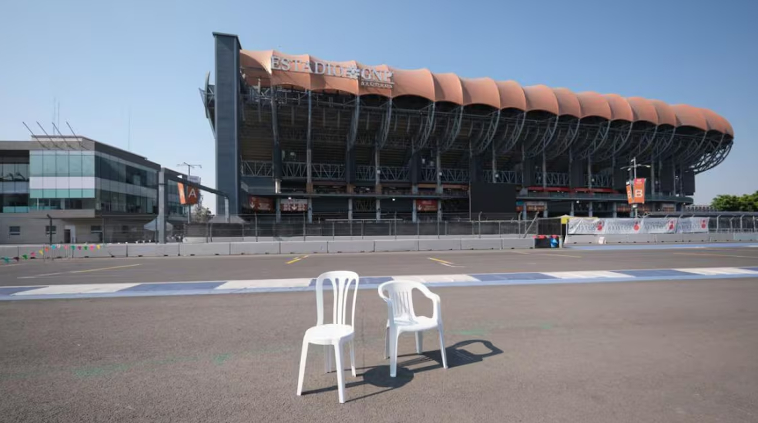 ¿Bad Bunny regresa a México? El Estadio GNP lanza misteriosa pista post thumbnail image
