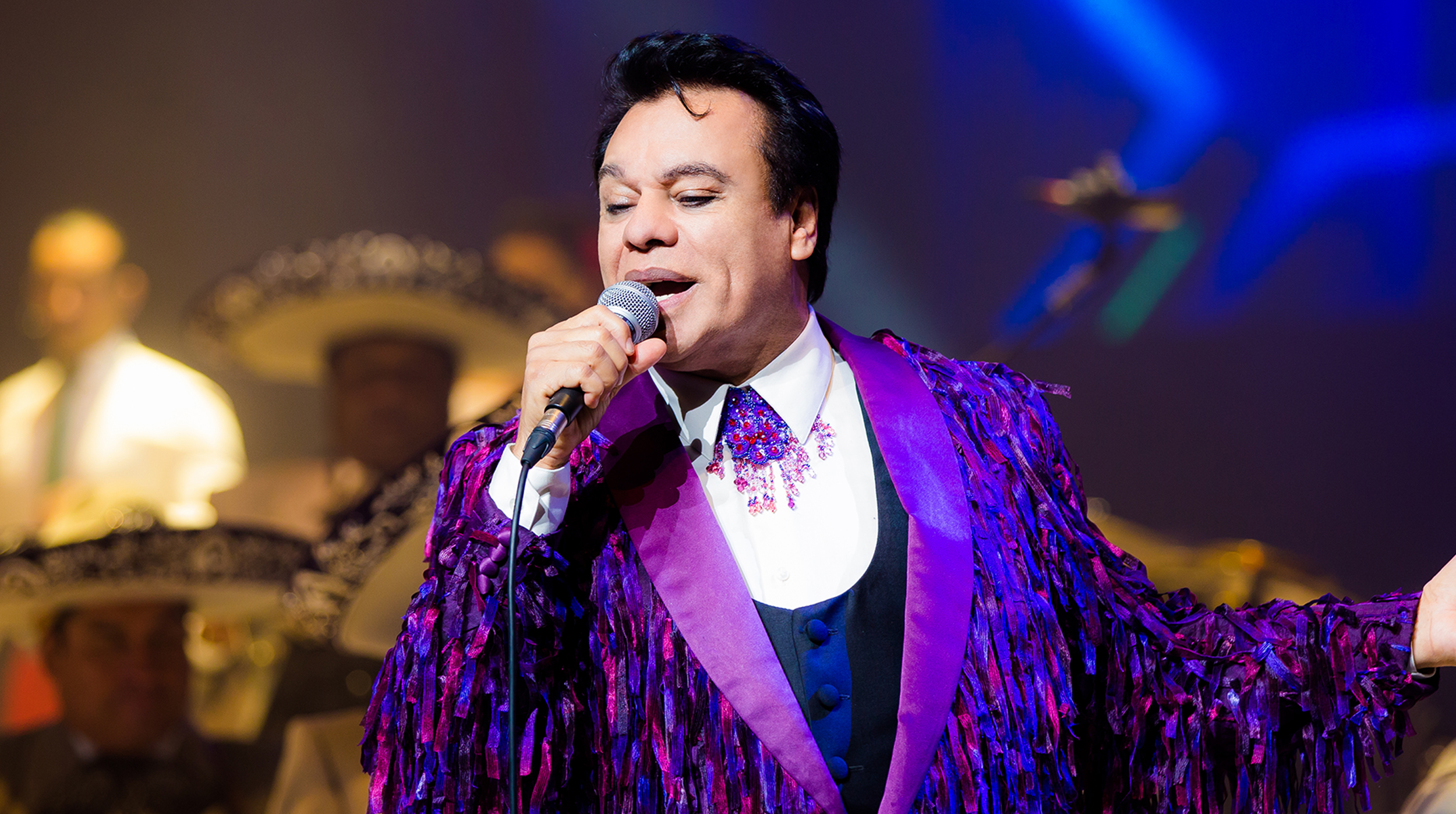 Juan Gabriel revive en la pantalla grande con su emblemático concierto en Bellas Artes post thumbnail image