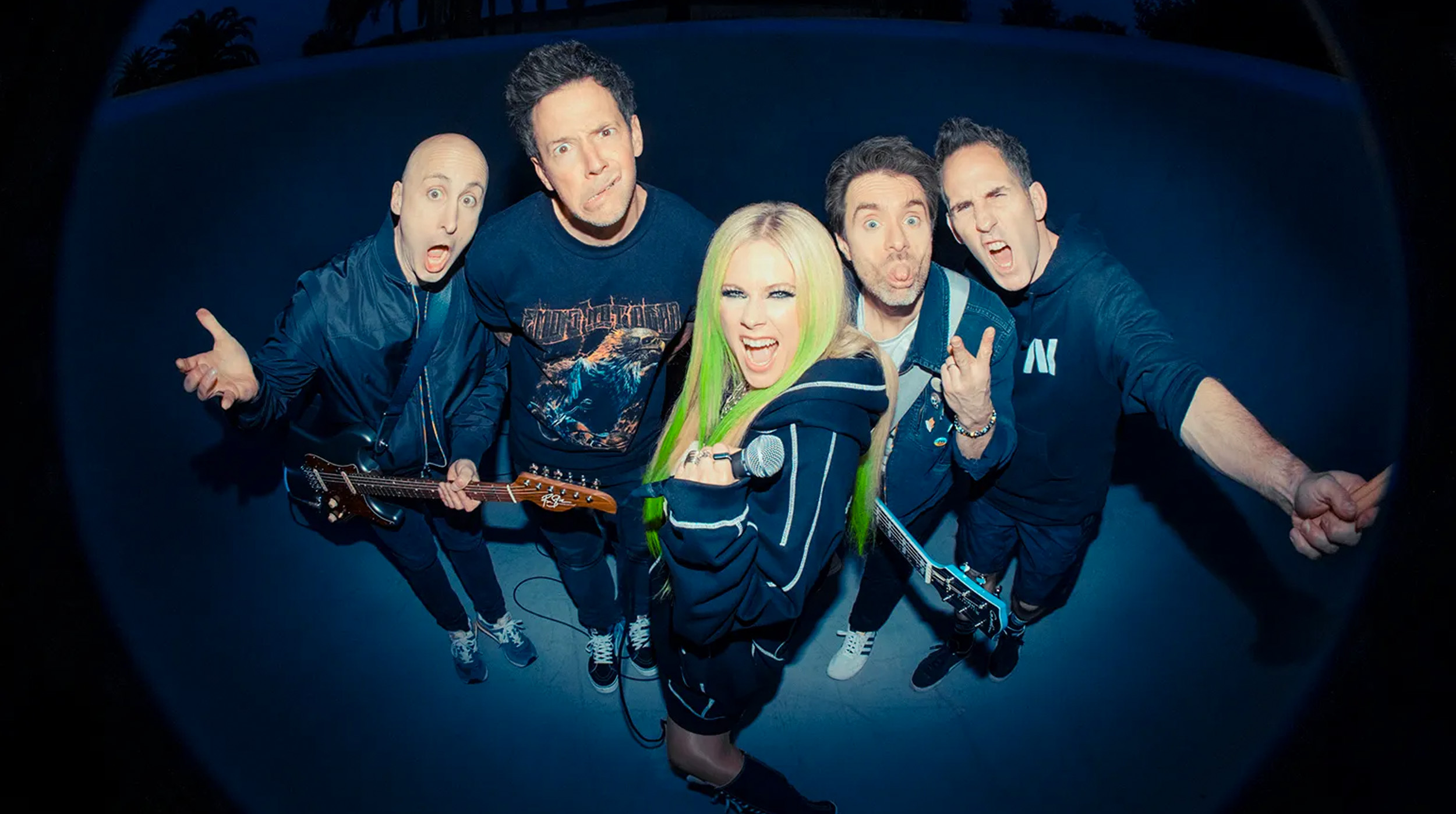 Avril Lavigne y Simple Plan reviven el espíritu pop-punk de los 2000 con Young & Dumb post thumbnail image