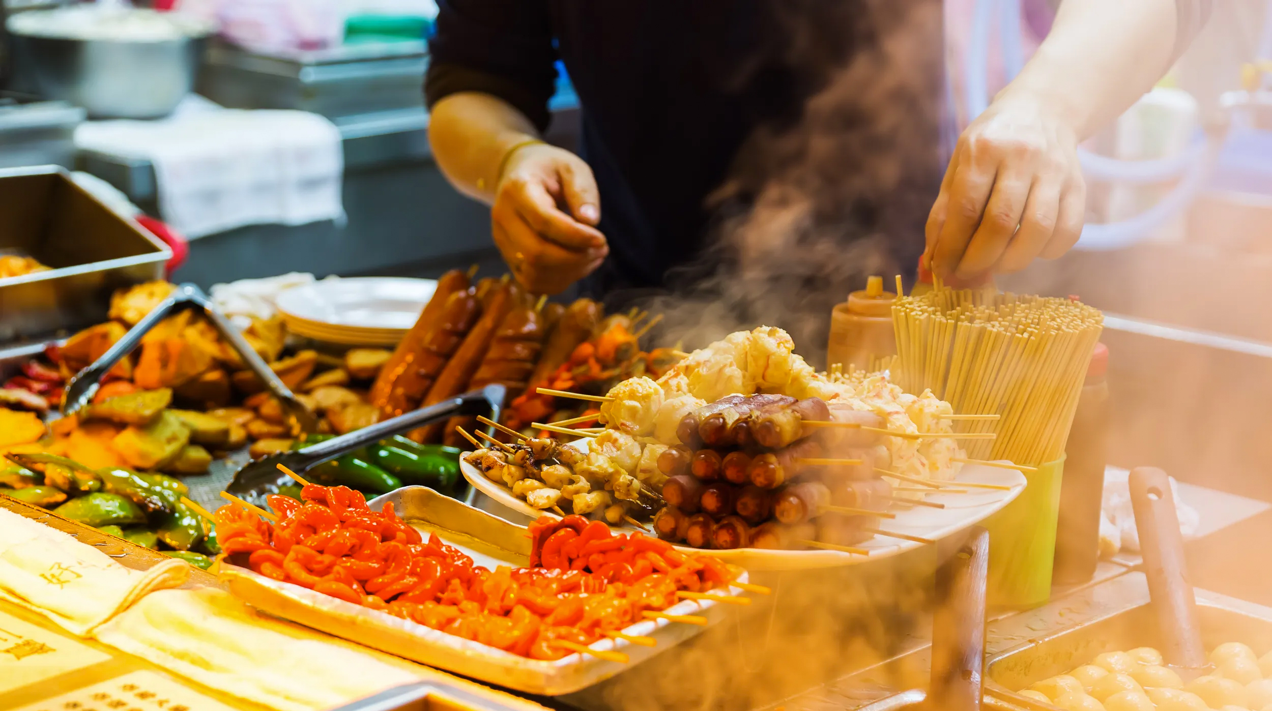🌮🍜 De la banqueta al mundo: comida callejera que cruzó fronteras (y nos conquistó el corazón) post thumbnail image