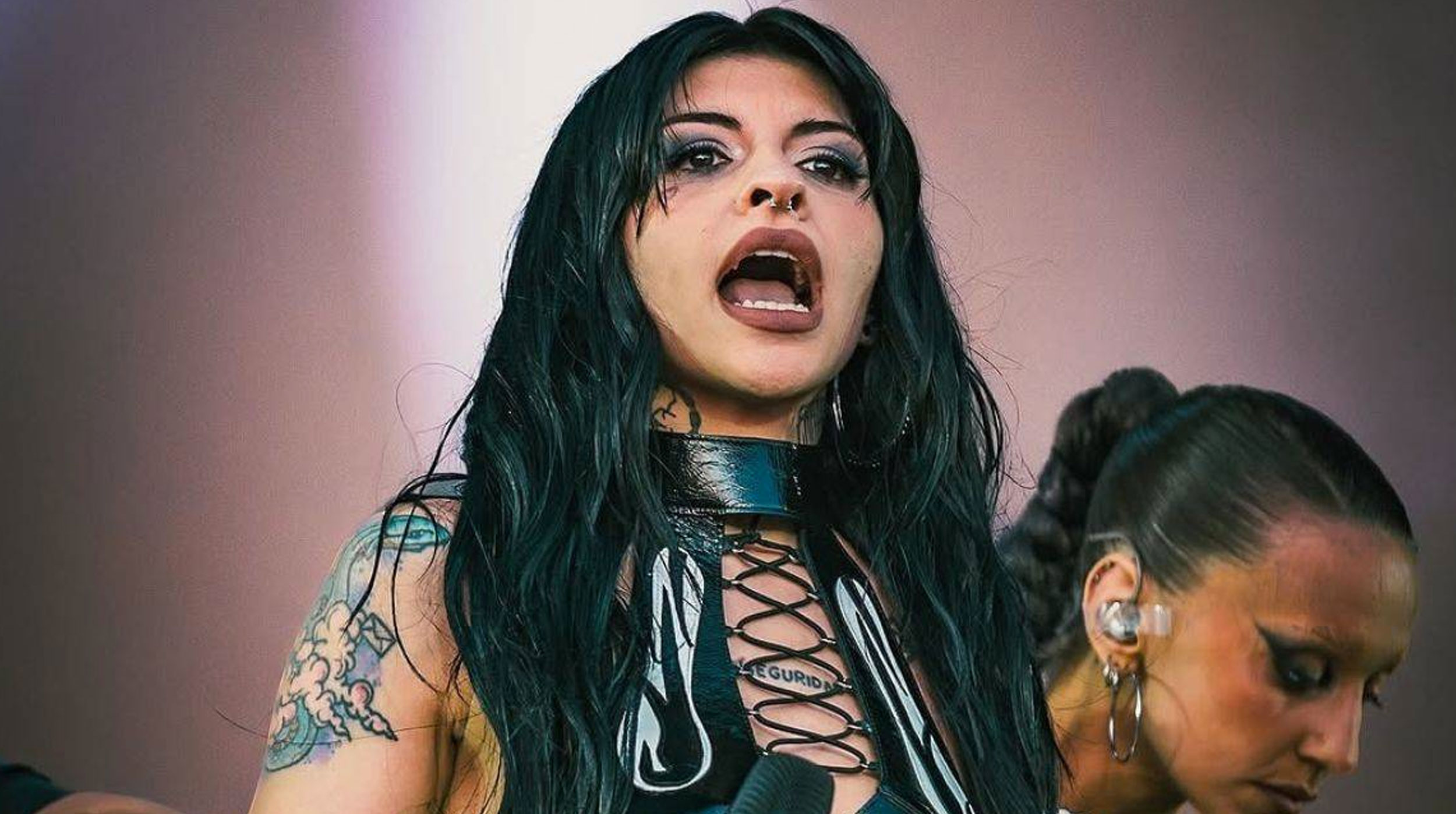Cazzu comparte contundente estrofa sobre el amor tras polémica entrevista de su ex con Adela Micha post thumbnail image