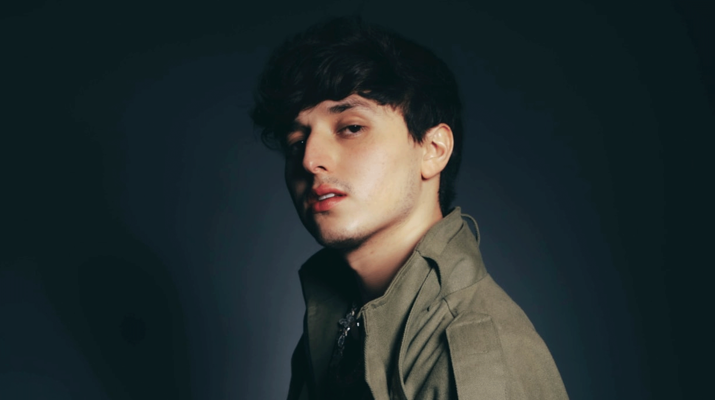 Gabito Ballesteros estrena faceta como actor en la segunda temporada de Vgly post thumbnail image