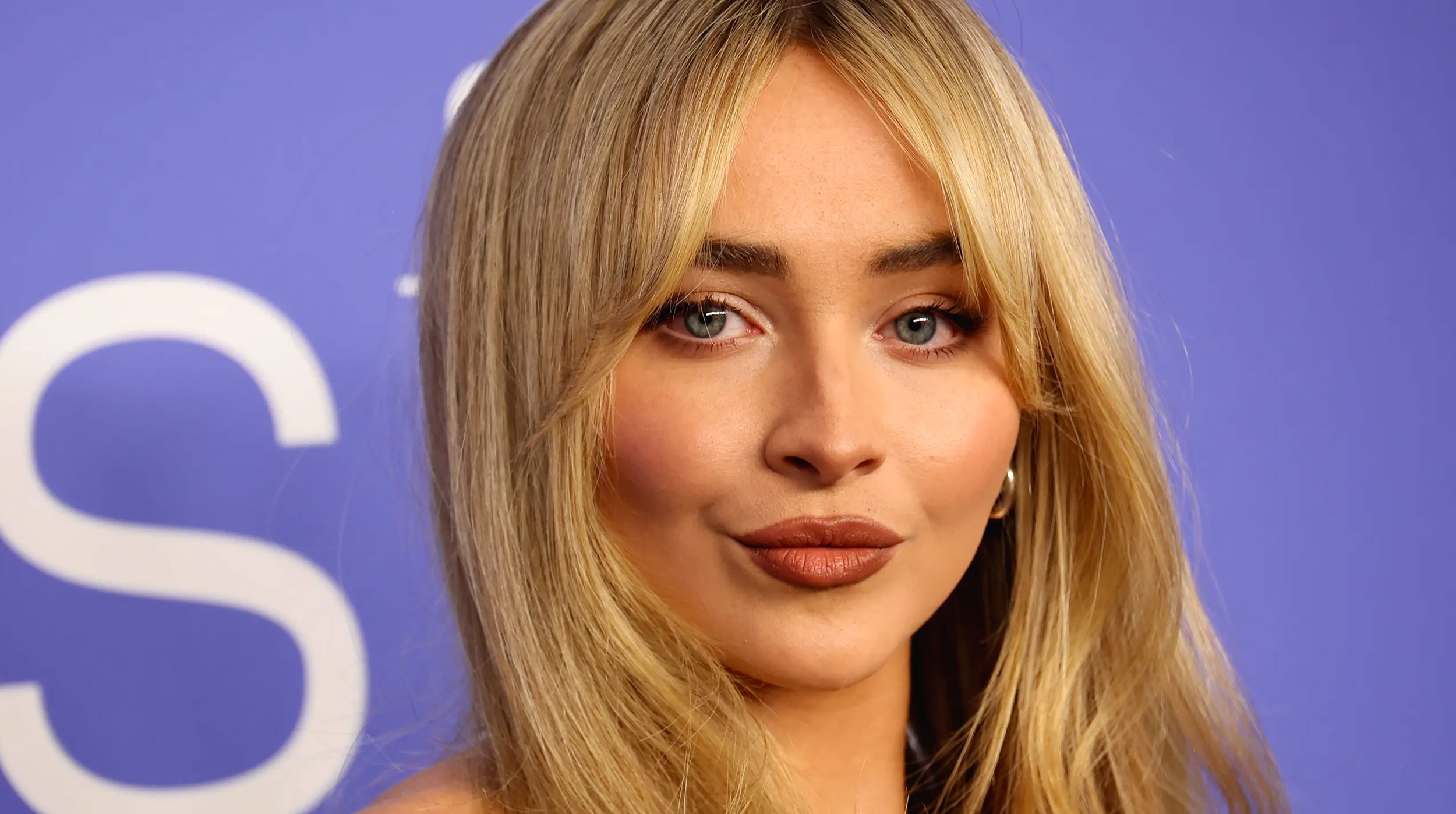 Sabrina Carpenter anuncia nueva música tras el éxito de Man’s Best Friend post thumbnail image