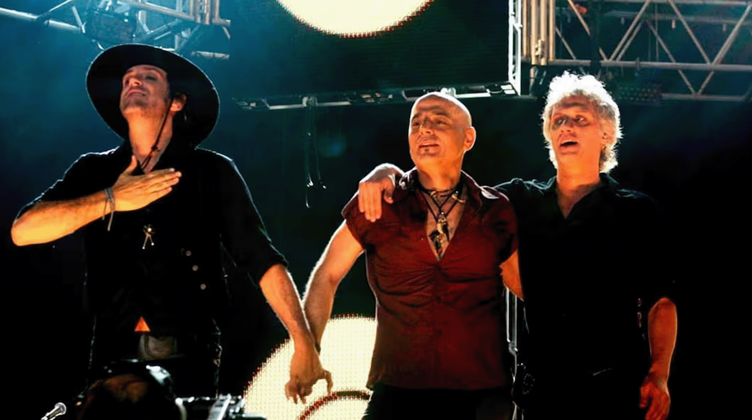 Soda Stereo regresa con “Ecos” y Cerati acompañará desde el escenario tecnológico post thumbnail image