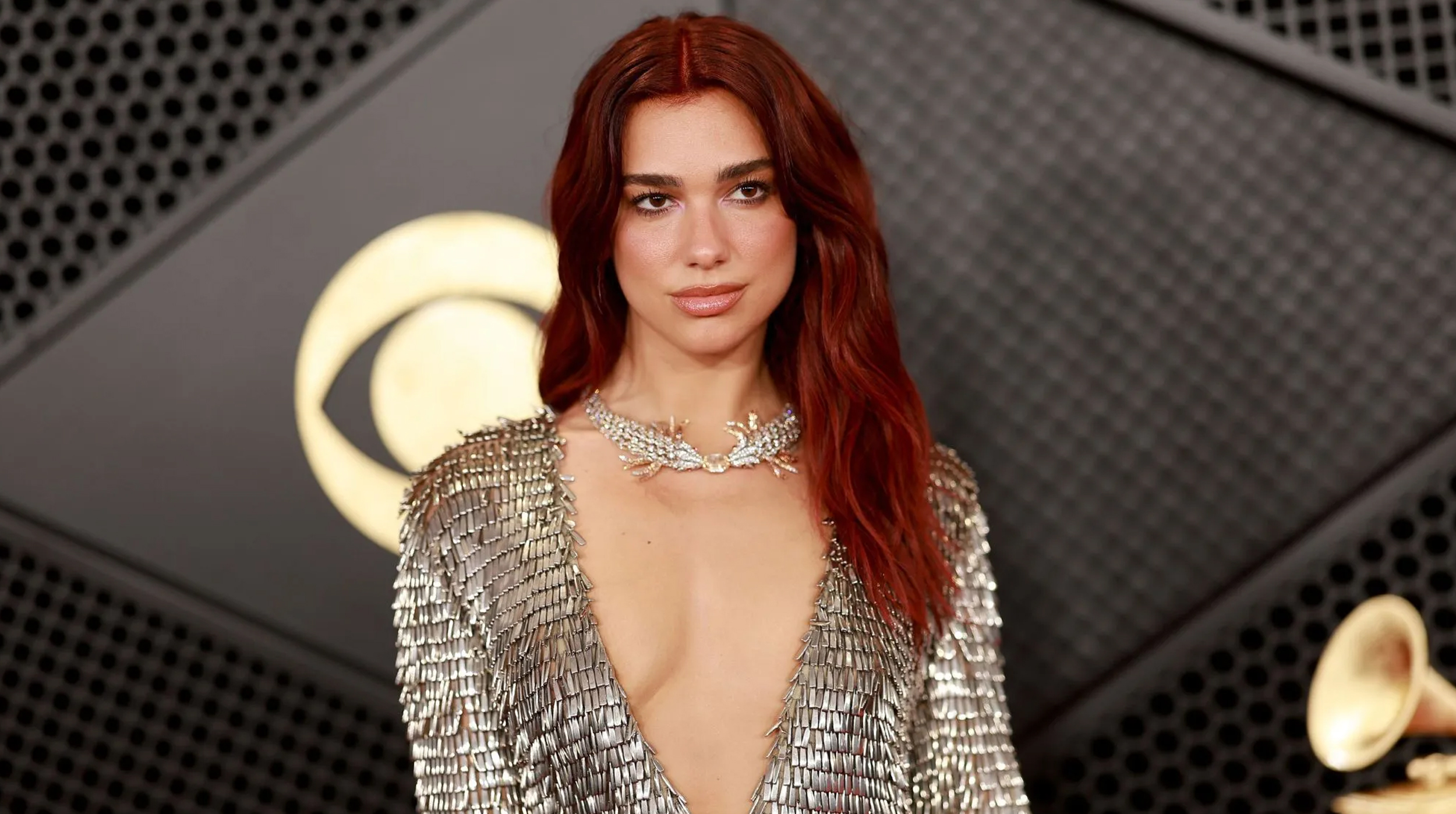Dua Lipa desmiente despido de su agente tras polémica en Glastonbury post thumbnail image