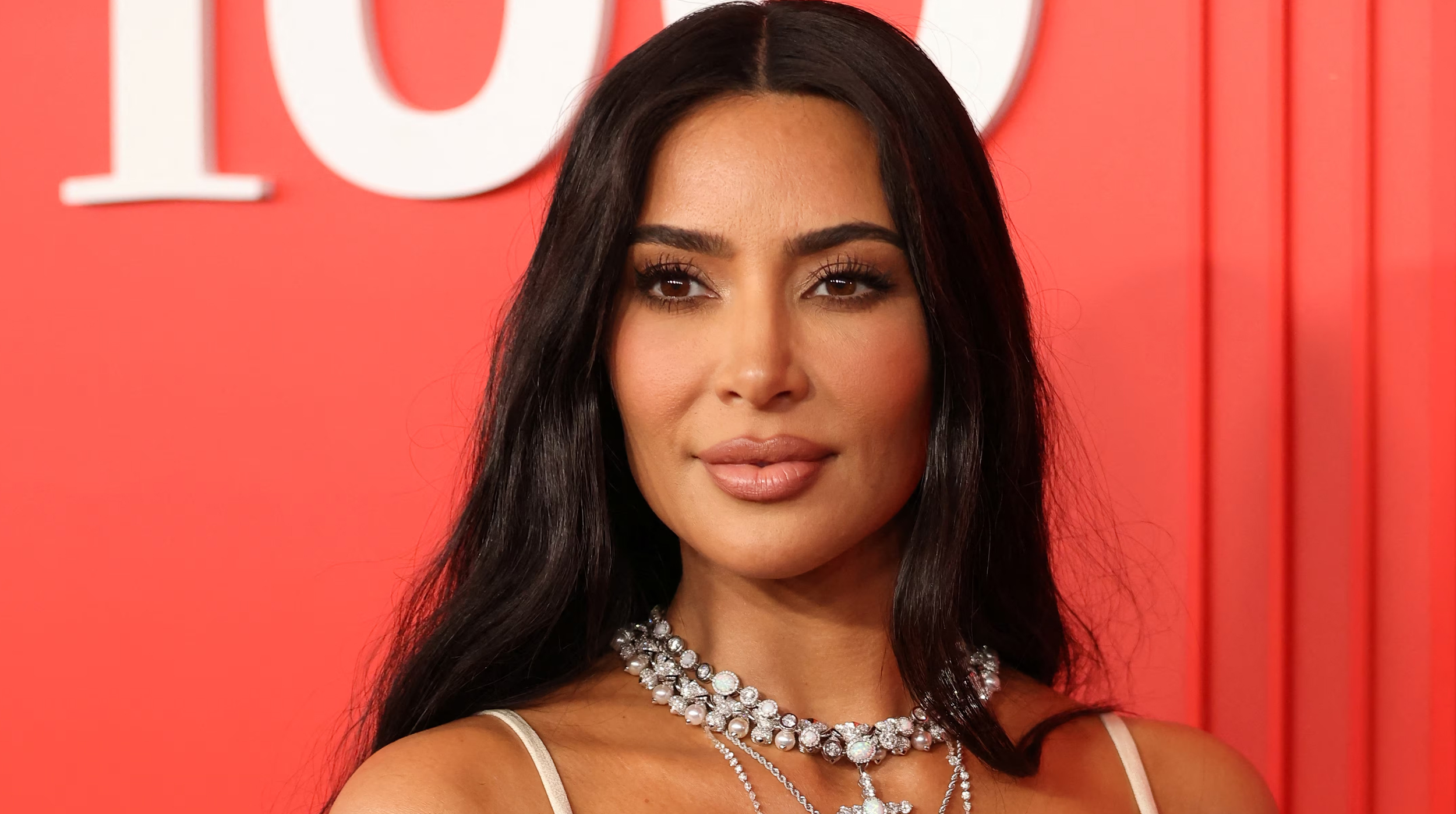Kim Kardashian y Drake  ¿Amigos de siempre o la nueva pareja más explosiva de Hollywood? post thumbnail image