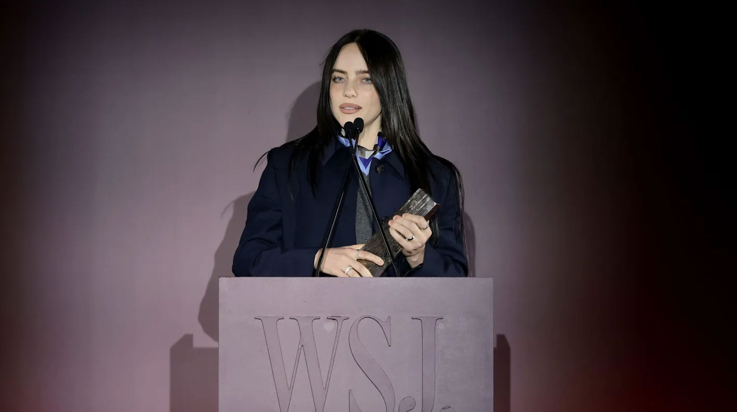 Billie Eilish hace una donación millonaria y exige a los ultrarricos que donen su dinero post thumbnail image
