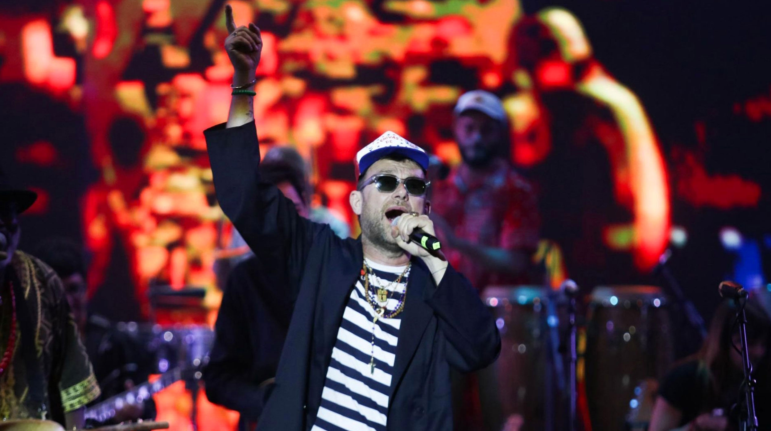 Damon Albarn sorprende al cantar con Ricky Muñoz de Intocable en la CDMX post thumbnail image