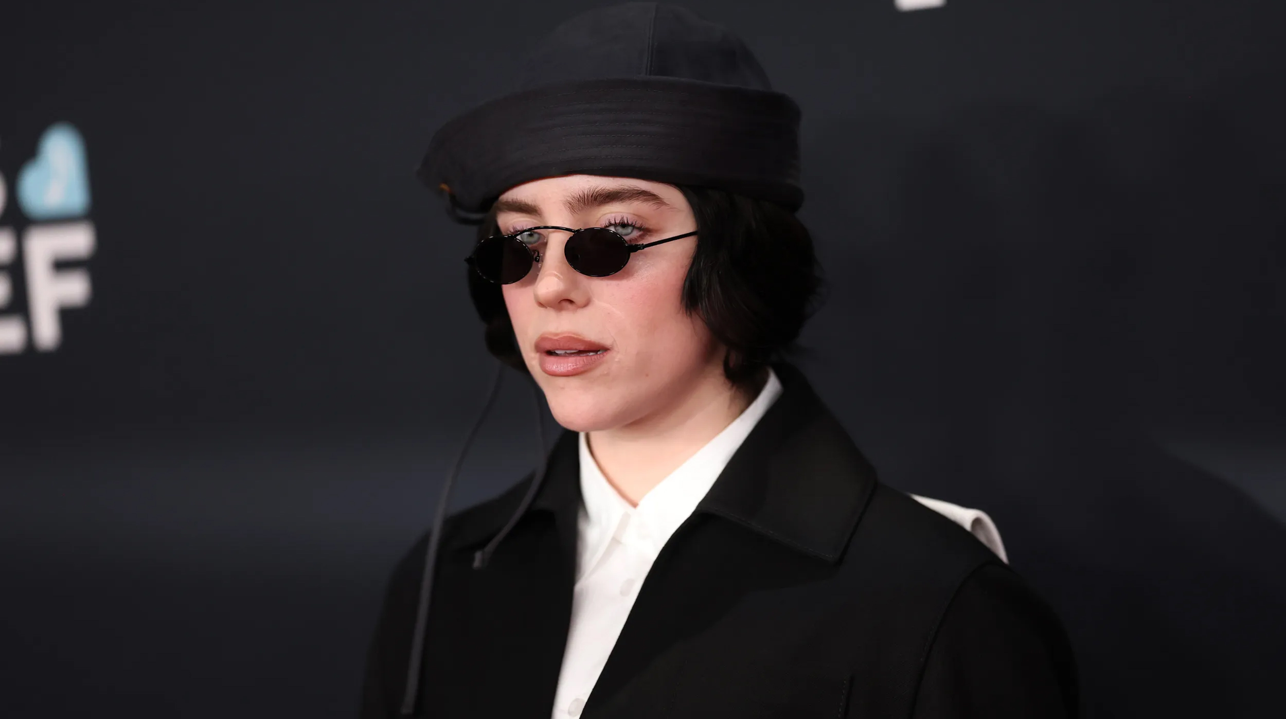 Billie Eilish sufre agresión en pleno concierto en Miami  pero demuestra su profesionalismo y calma post thumbnail image