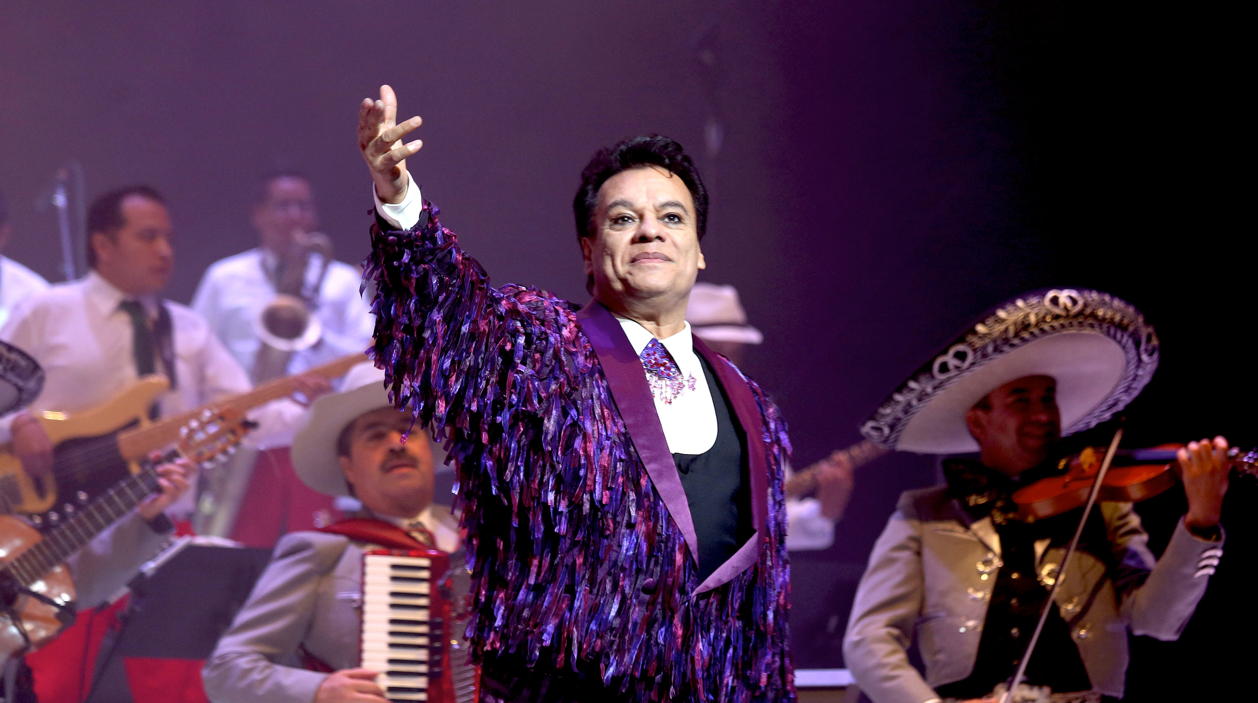 Juan Gabriel regresa al Zócalo todo sobre la transmisión de su histórico concierto en Bellas Artes post thumbnail image