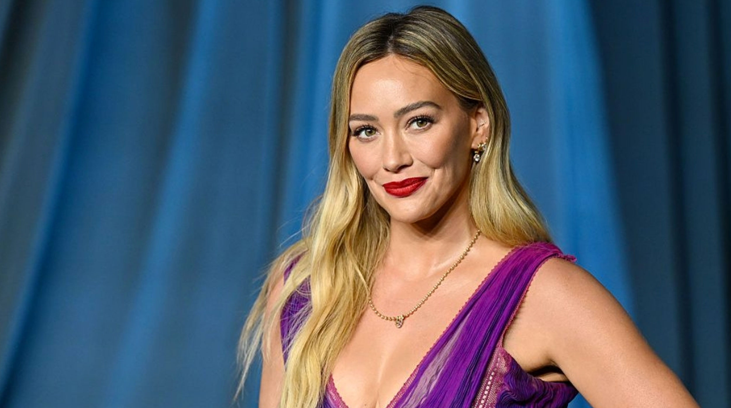 Hilary Duff anuncia su retorno a los escenarios con la gira “Small Rooms, Big Nerves” tras más de una década post thumbnail image